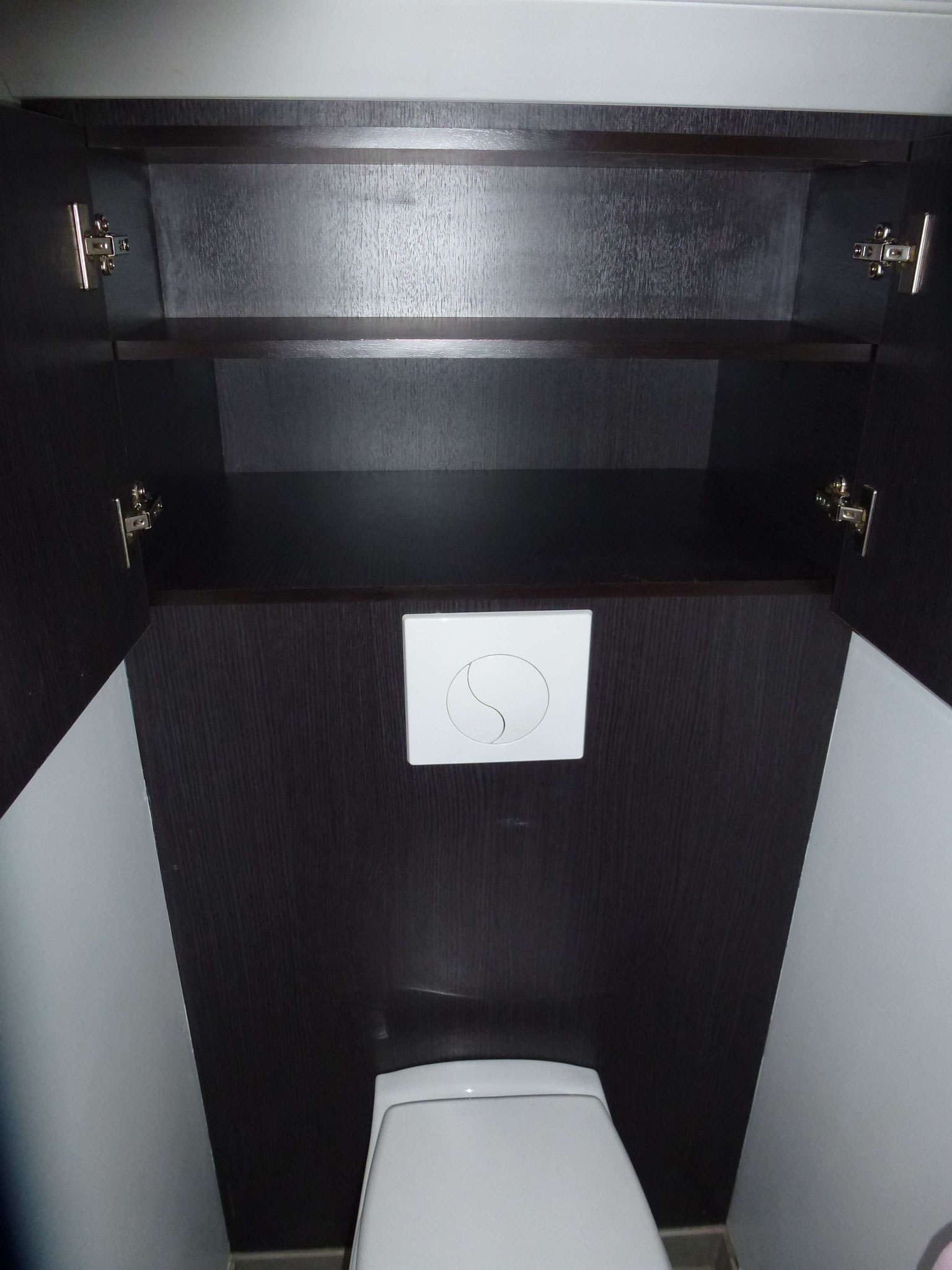 Meuble WC frène noir porte ouvert