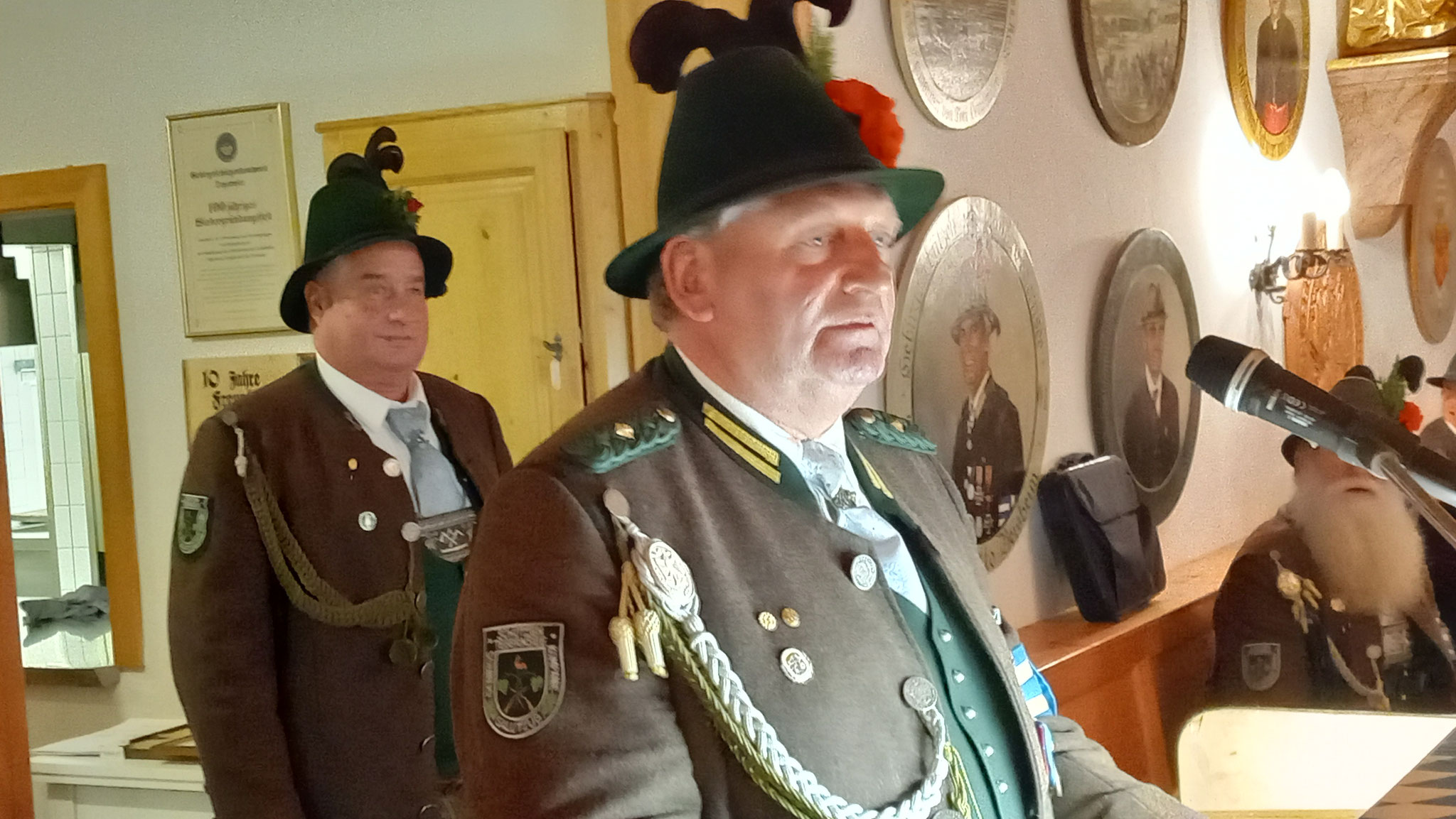 Der neue Hauptmann Wolfgang Baier u. der neue Oberleutnant Hannes Wiesner