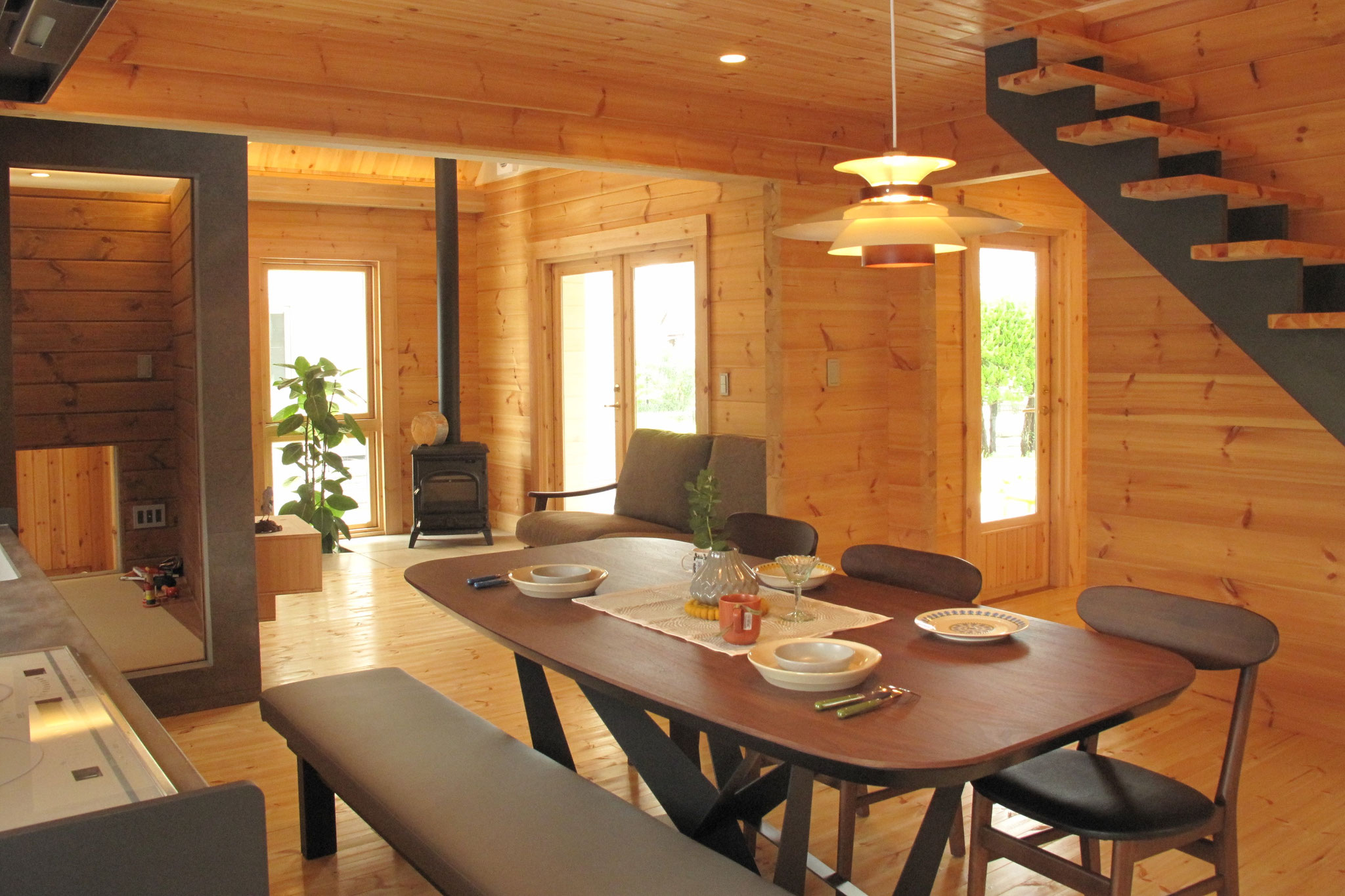 ビックボックス伊豆静岡 ビックボックス伊豆静岡 健康住宅のログハウス 北欧住宅を販売 施工 基礎から屋根まで安心施工のビックボックス 見積り無料