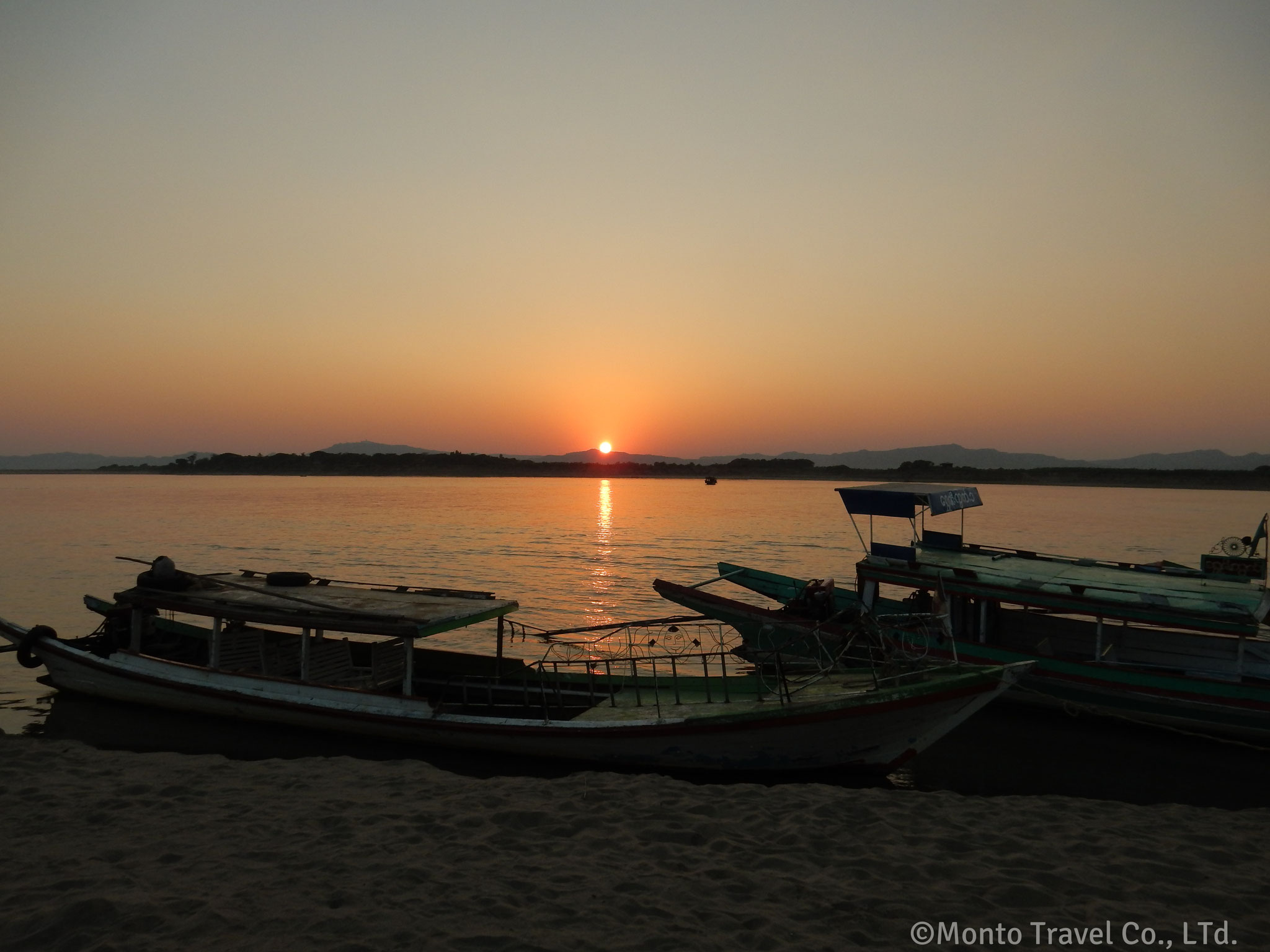 エーヤワディー河の夕景（バガン）