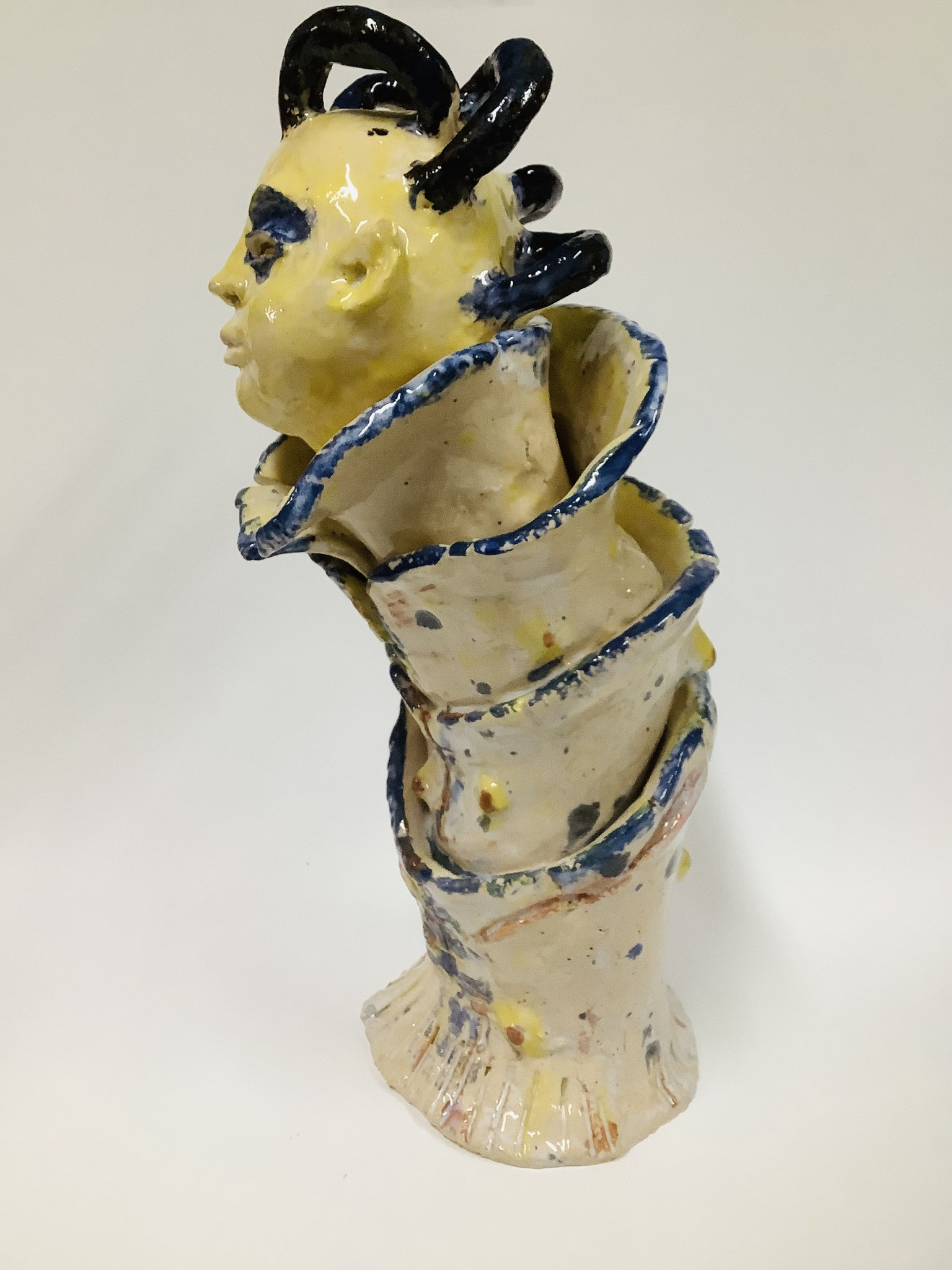Birth, 2024, Keramik glasiert, 32,3 x 16 x 12,8 cm