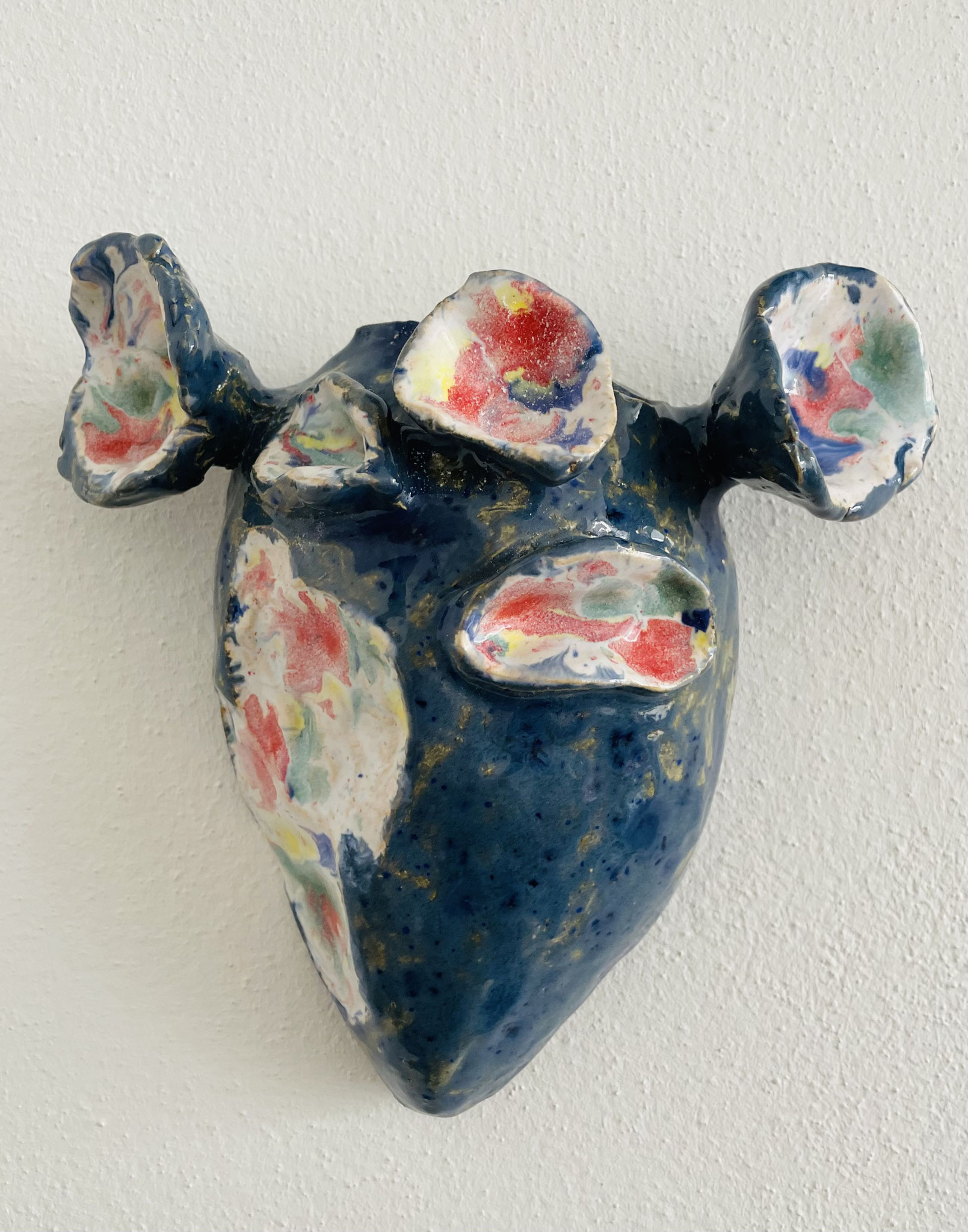 Trichterkopf, 2024, Keramik glasiert, 16,5 x 16,7 x 6,5 cm 