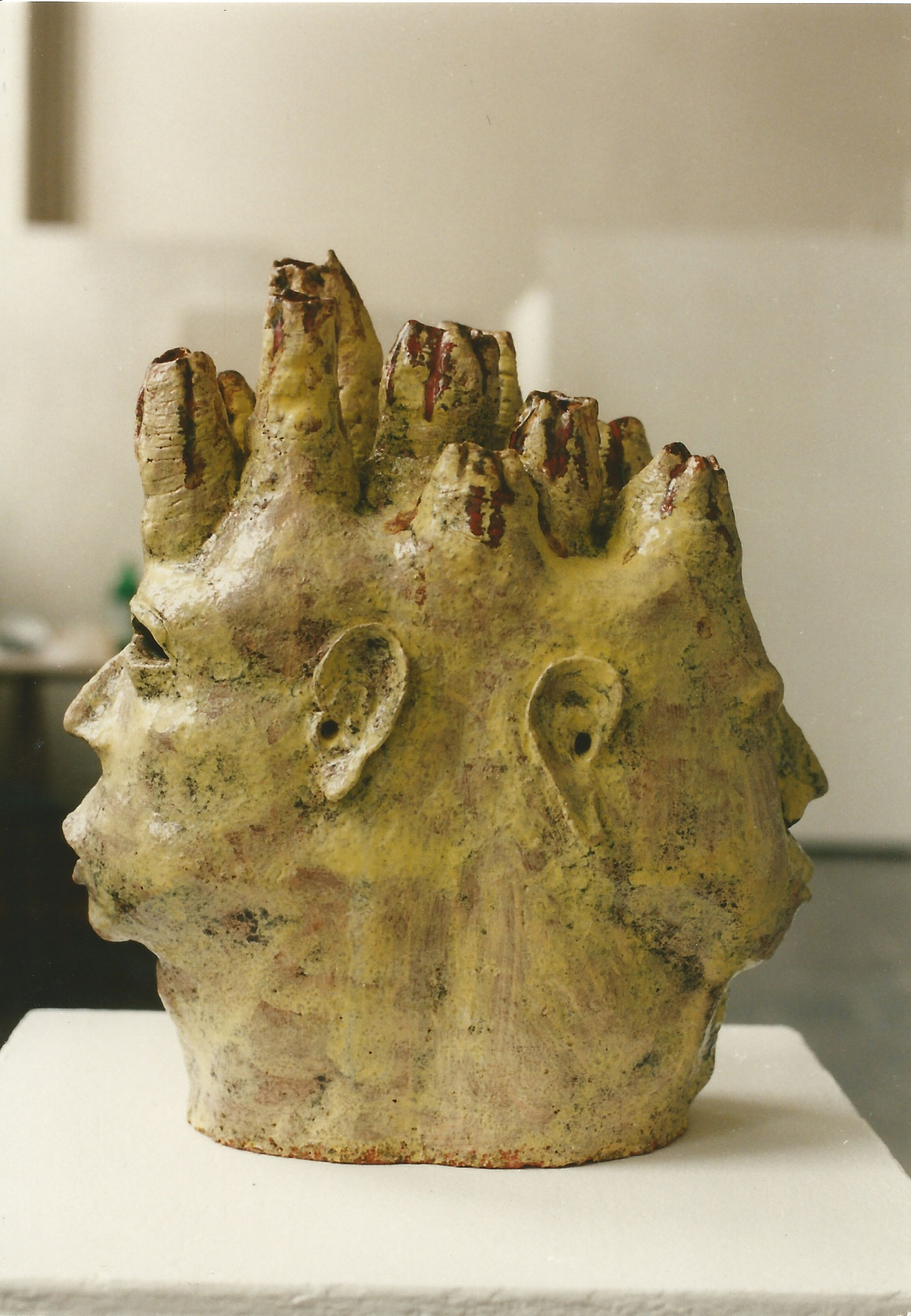 Januskopf Nr.2, 1996, Keramik glasiert, (38,5 x 32,4 x 19 cm)