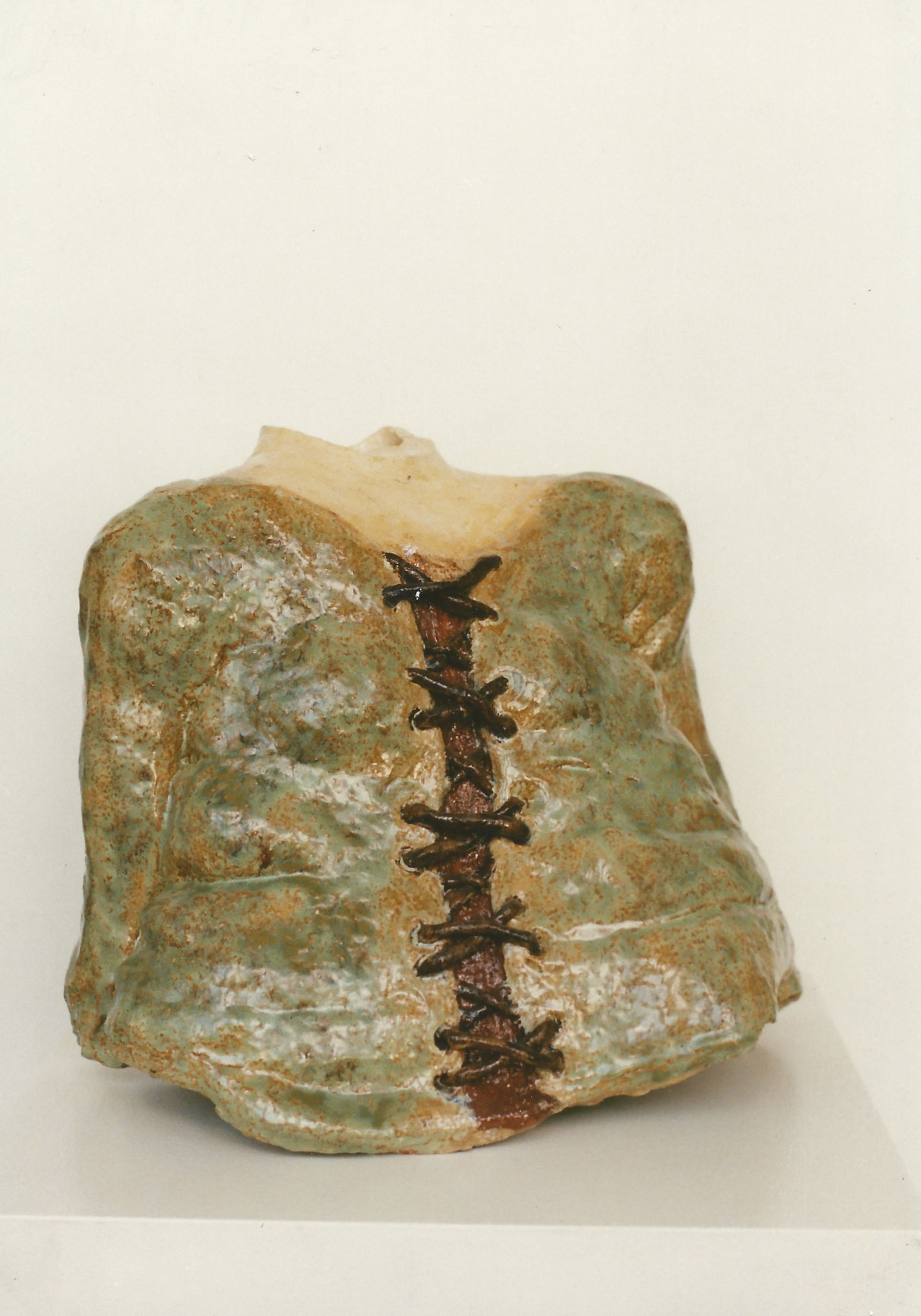 Claude I, Torso, Keramik glasiert, 1997 (29,1 x 35 x 20,5 cm)
