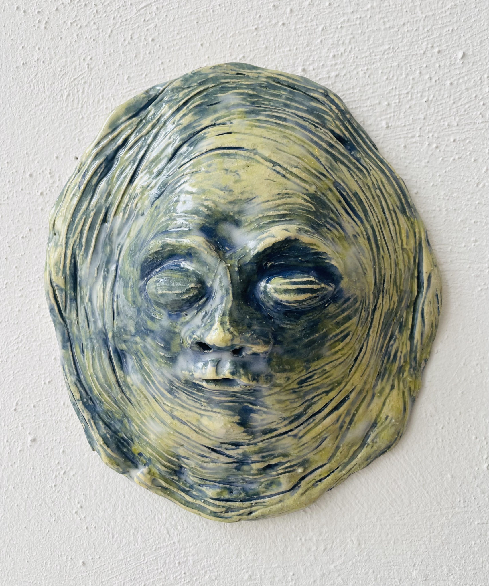 Sinking Head, 2025, Keramik glasiert, 