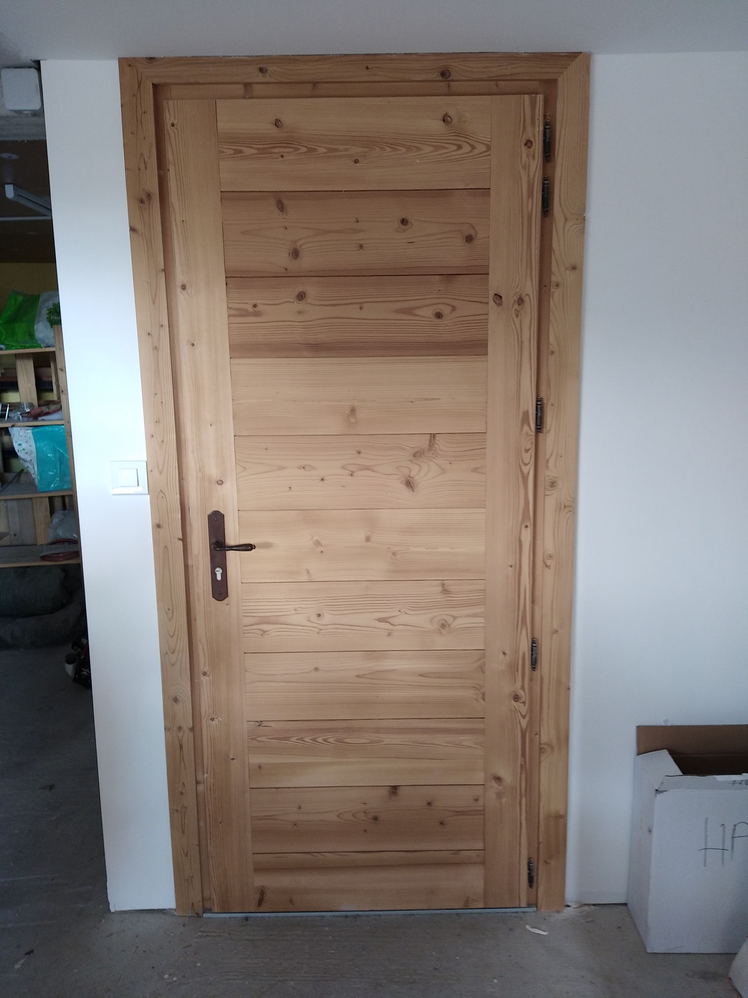 Porte en bois thermo-chauffé