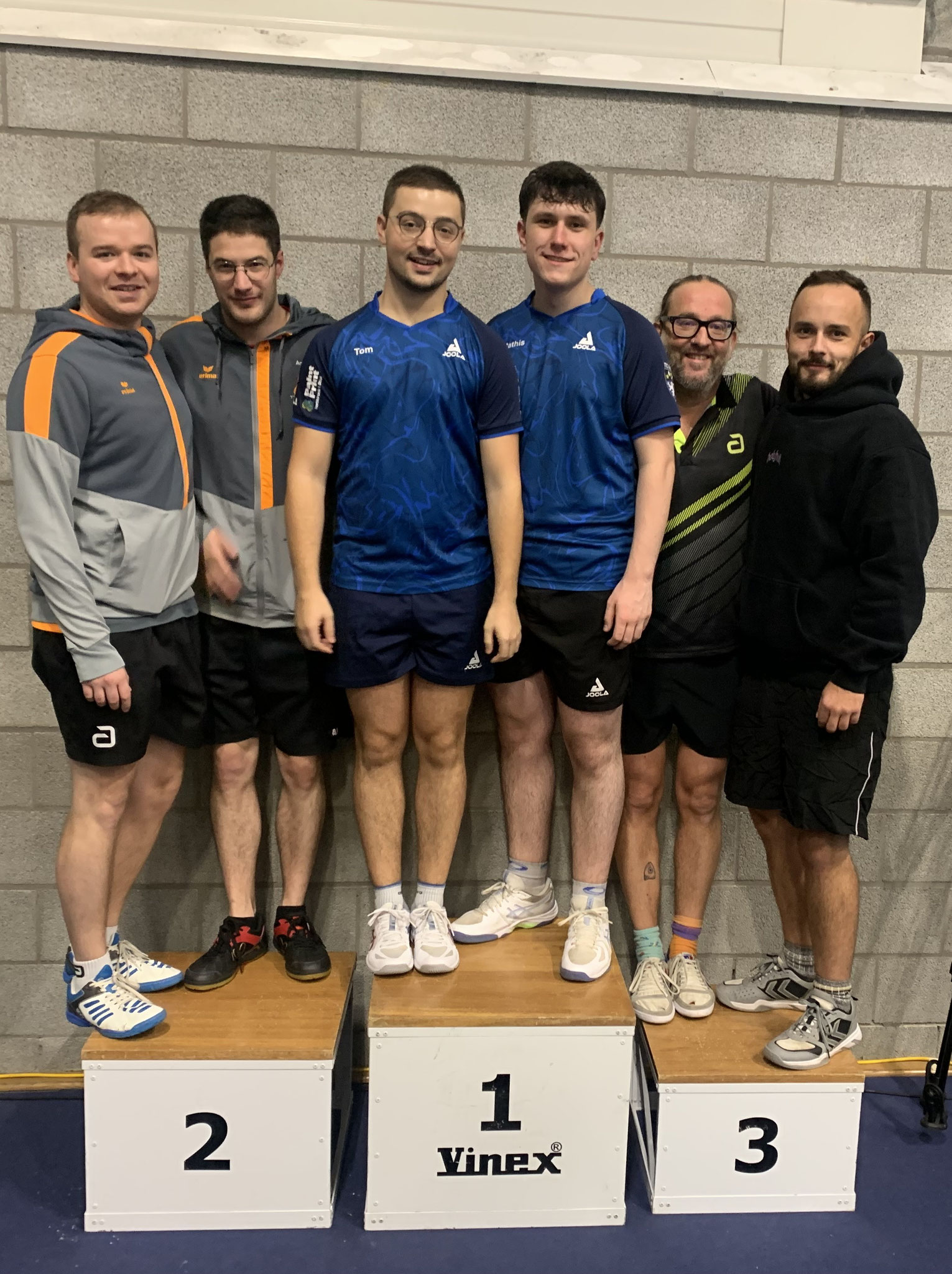 Doppelserie: Nicola Weber (C2/TTC Elsenborn), Anthony Marx (C2/TTC Elsenborn), Tom Lenaerts (B6/TTC Astoria Kelmis), Mathis Kairis (B6/TTC Astoria Kelmis), Matthias Kuhn (C6/TTC Raeren), Manuel Heinen (C6/TTC Raeren) (von links). Foto: privat