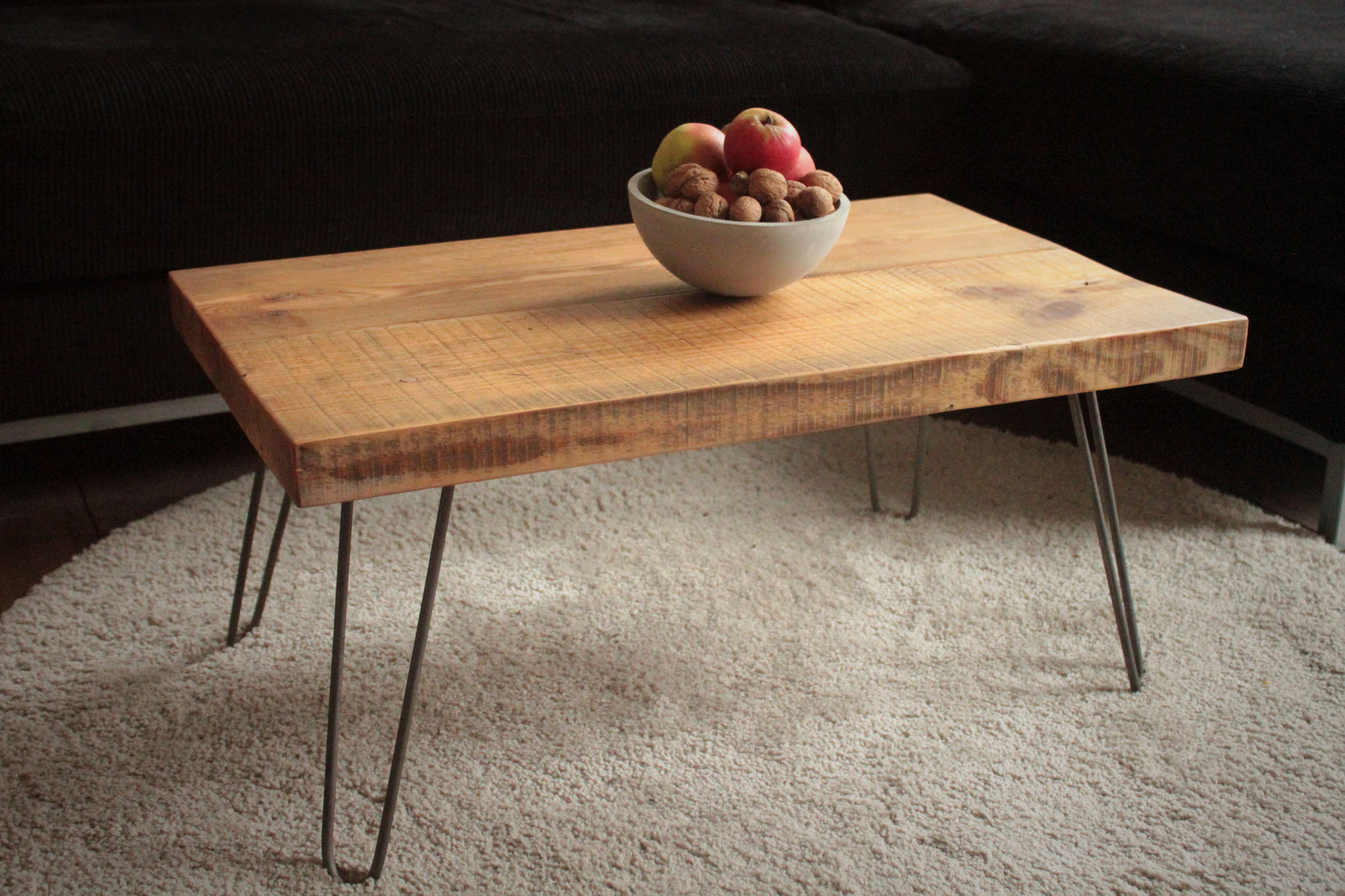 Couchtisch aus Bauholz mit Hairpin Legs Couchtisch aus Bauholz mit Hairpin Legs