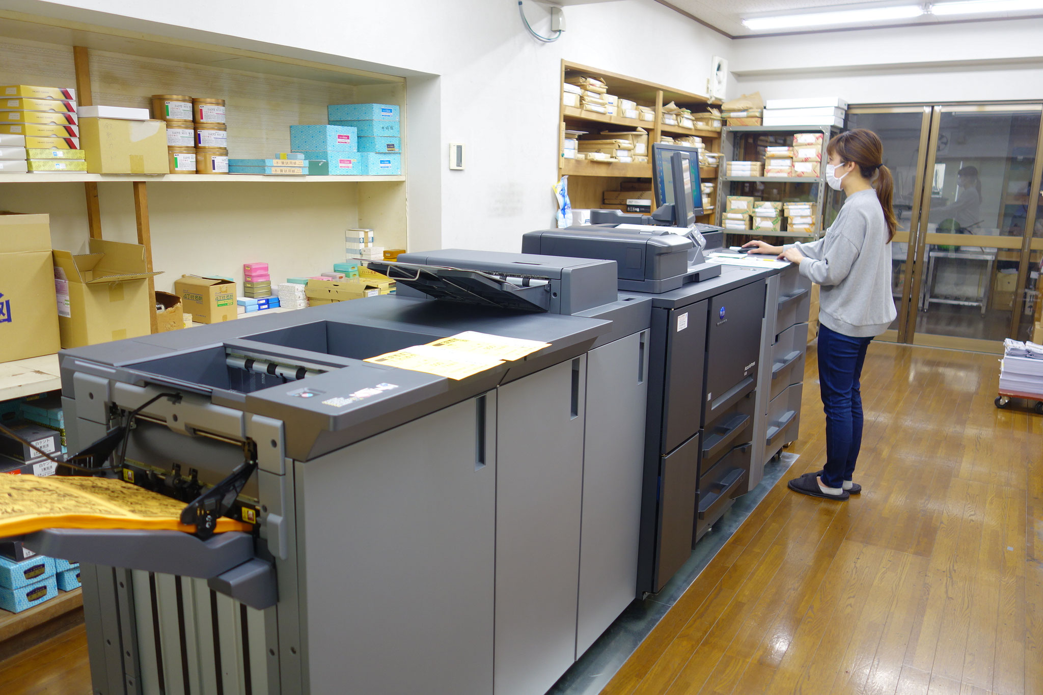 production printerによる印刷。KONICA6120。