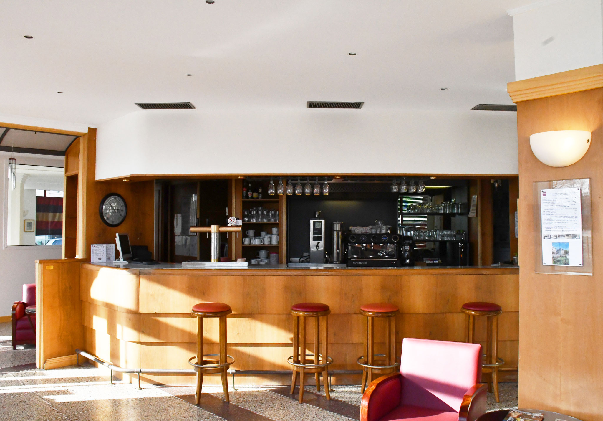 bar