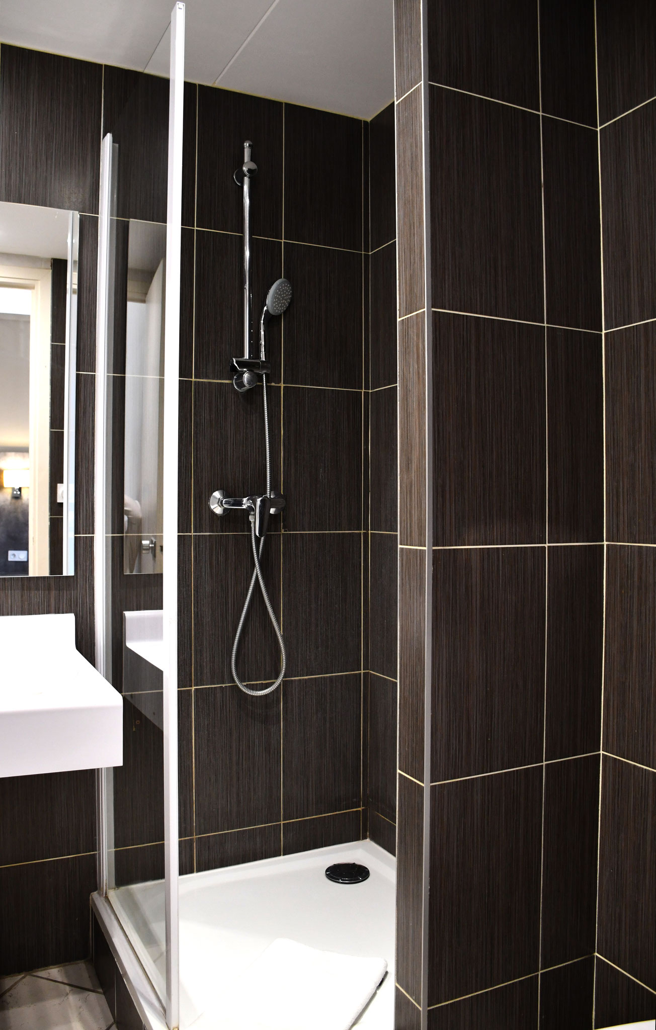 Ausgestattetes Badezimmer