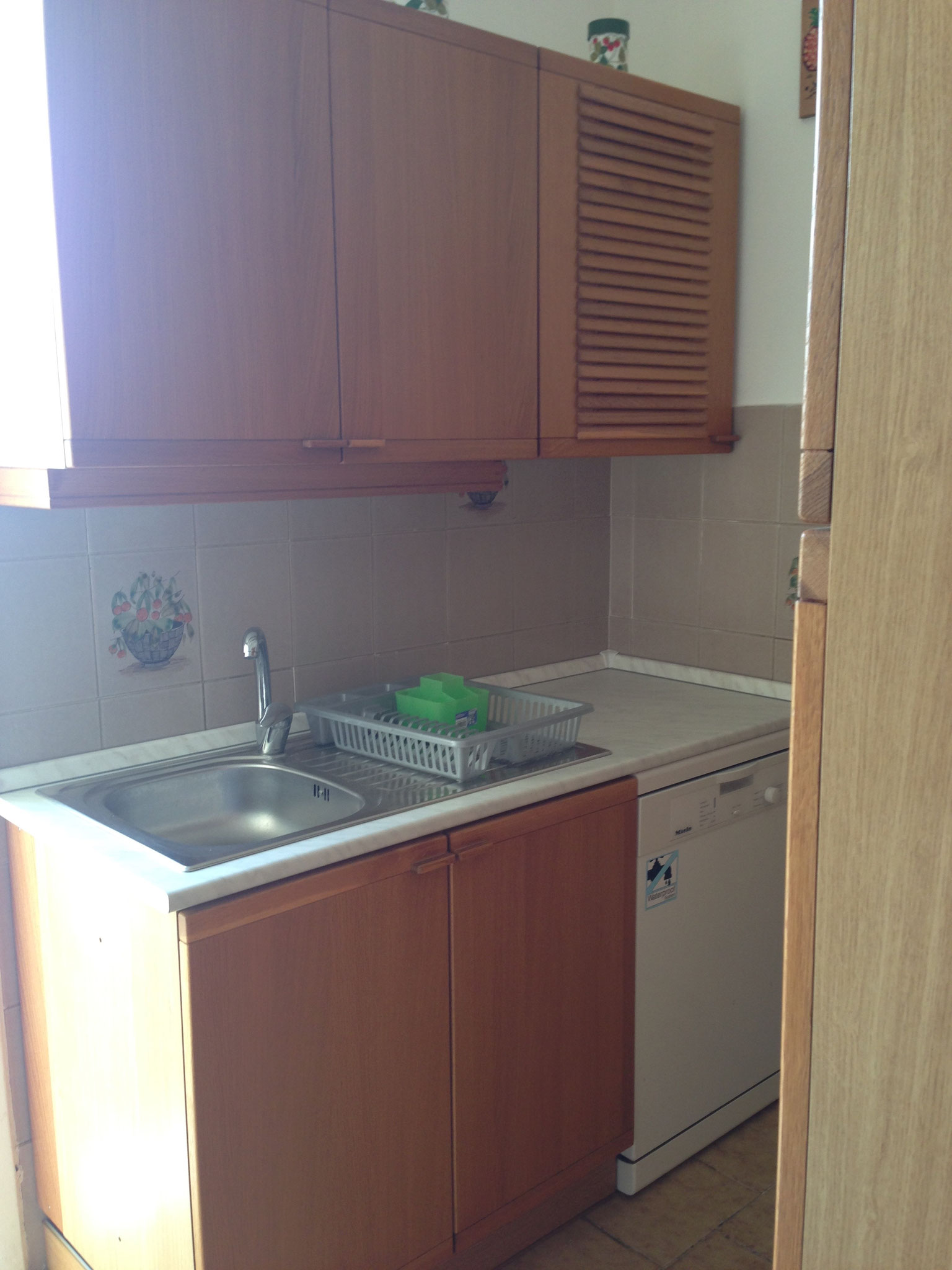 Cucina con lavastoviglie