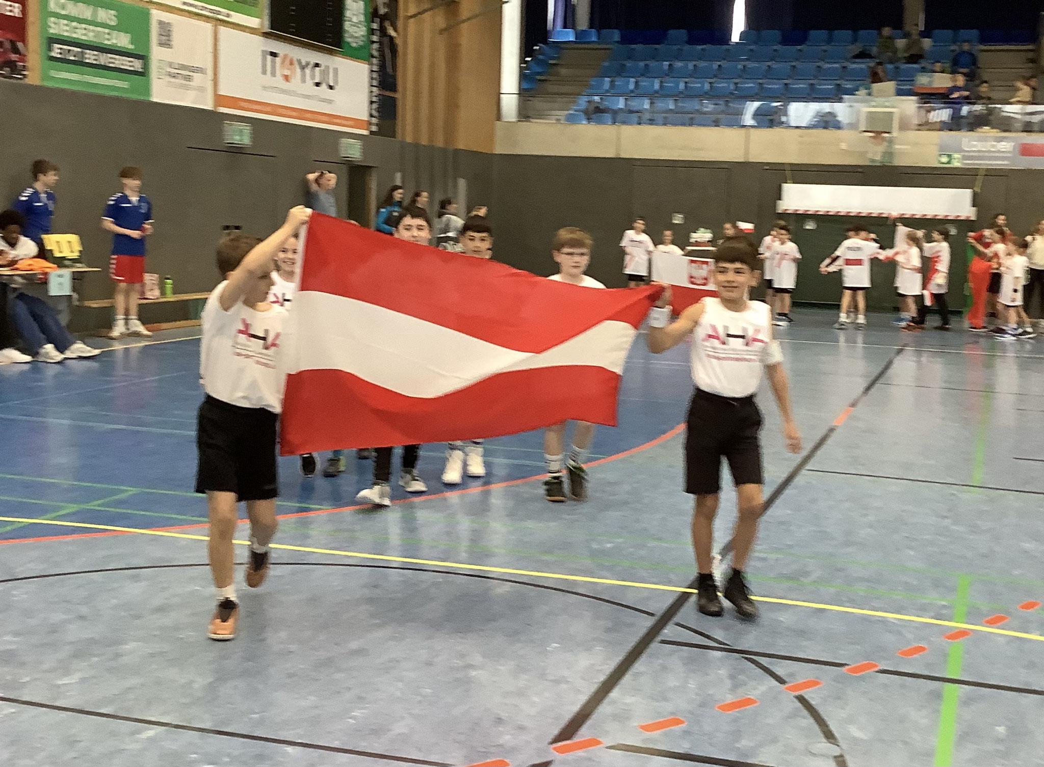 Einlaufen mit der österreichischen Flagge
