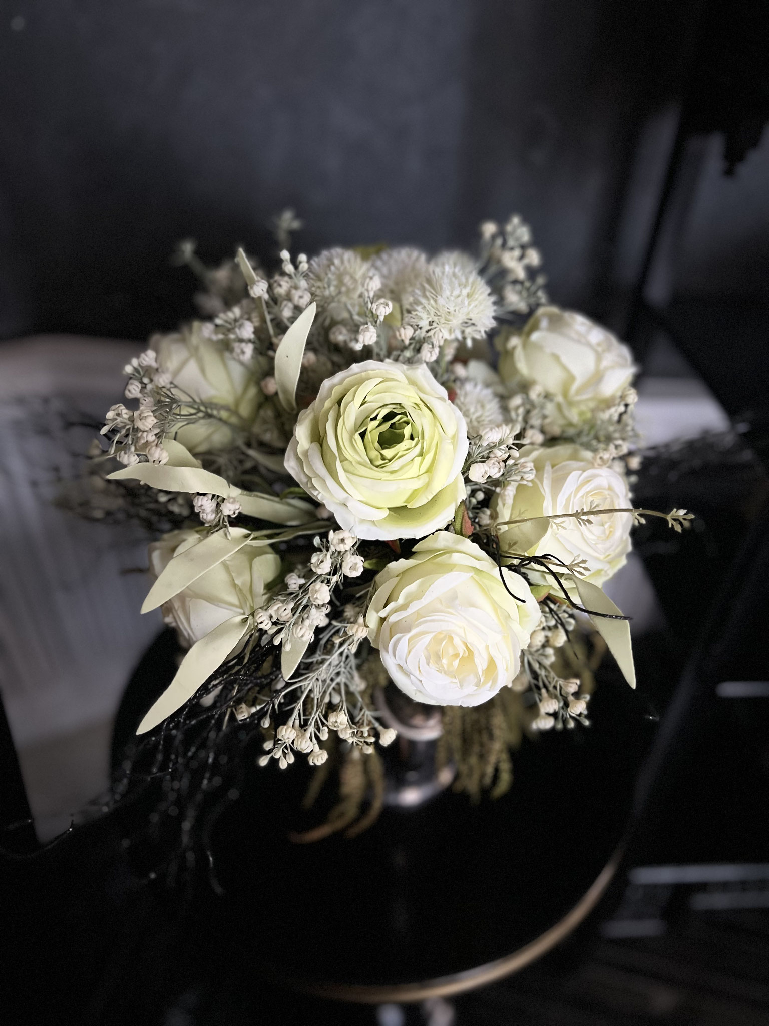 bouquet-de-fleurs-artificielles-haut-de-gamme-realises-sur-mesure-pour-le-palais-ronsard-marrakech