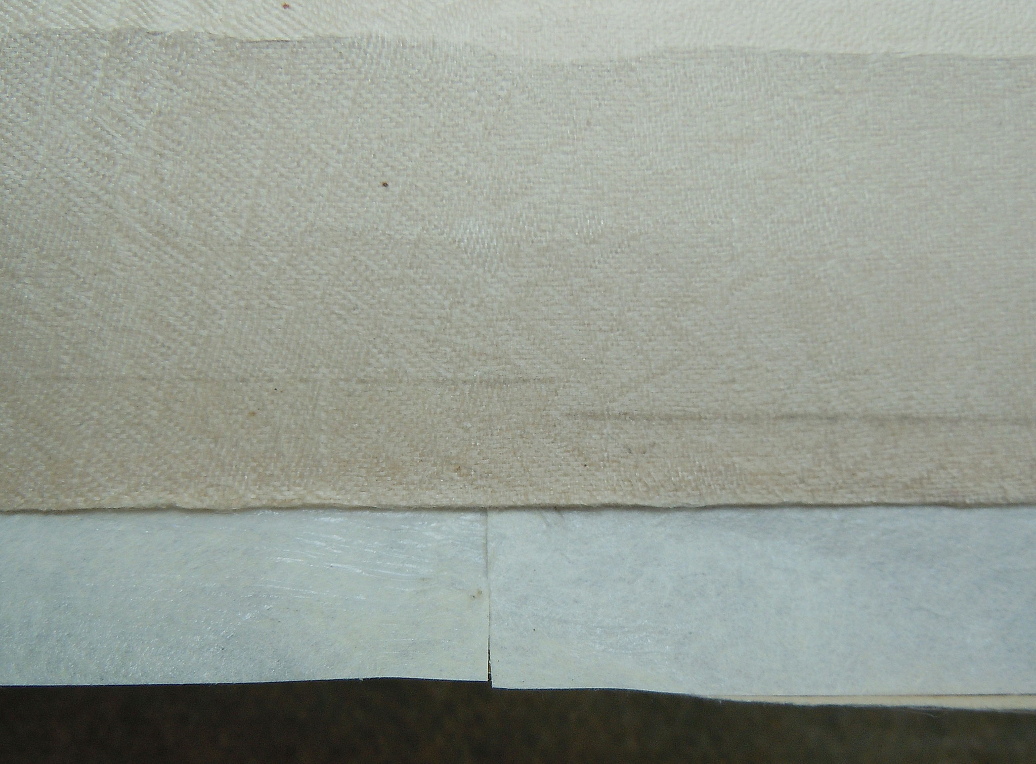 Two strips actually, just because the sheet of Japanese paper I have to work with is not wide enough to make one that covers the whole stretch. :s