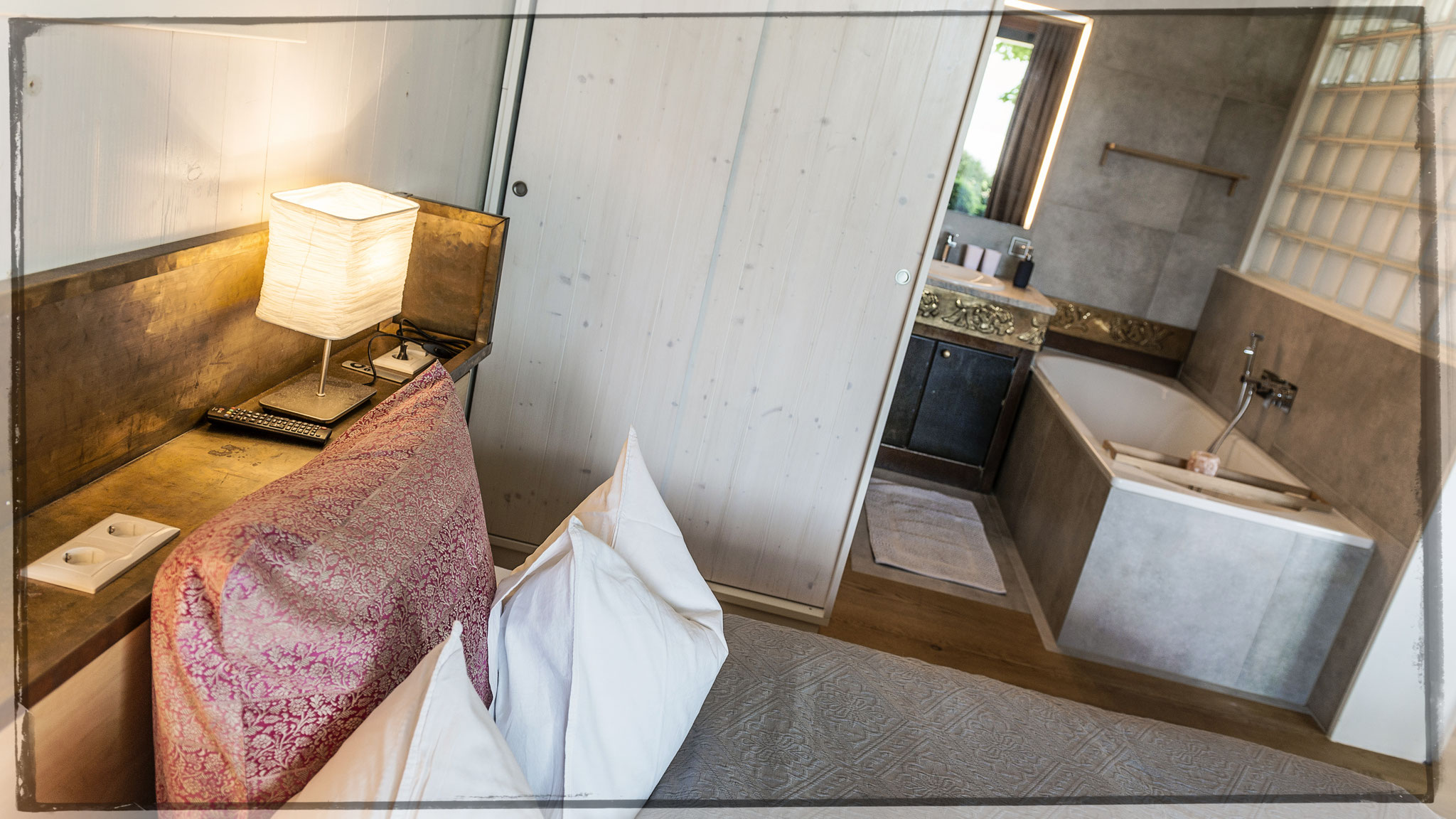 Schlafzimmer mit Bad en suite Apartment Kleine Nachtmusik