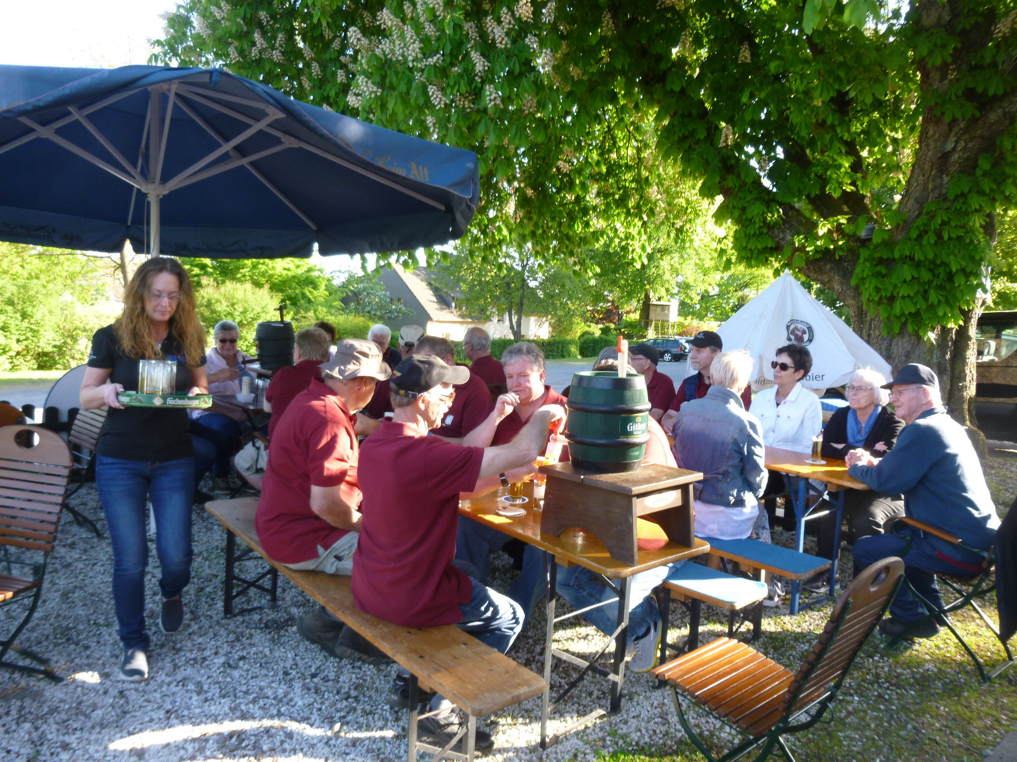 Ein einmaliger Tag findet in Patriks Biergarten einen tollen Abschluss