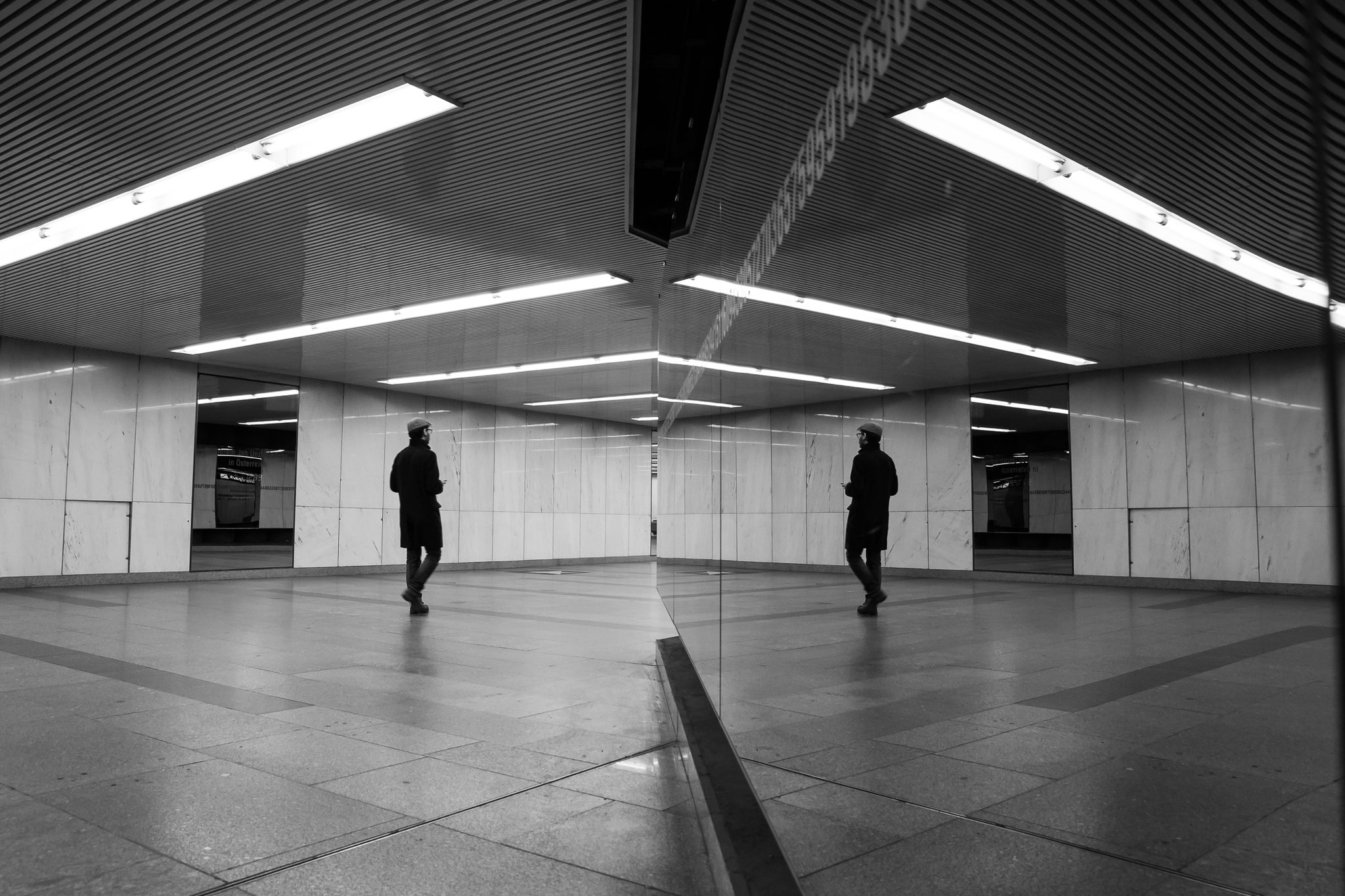 reflection subway, Vienna