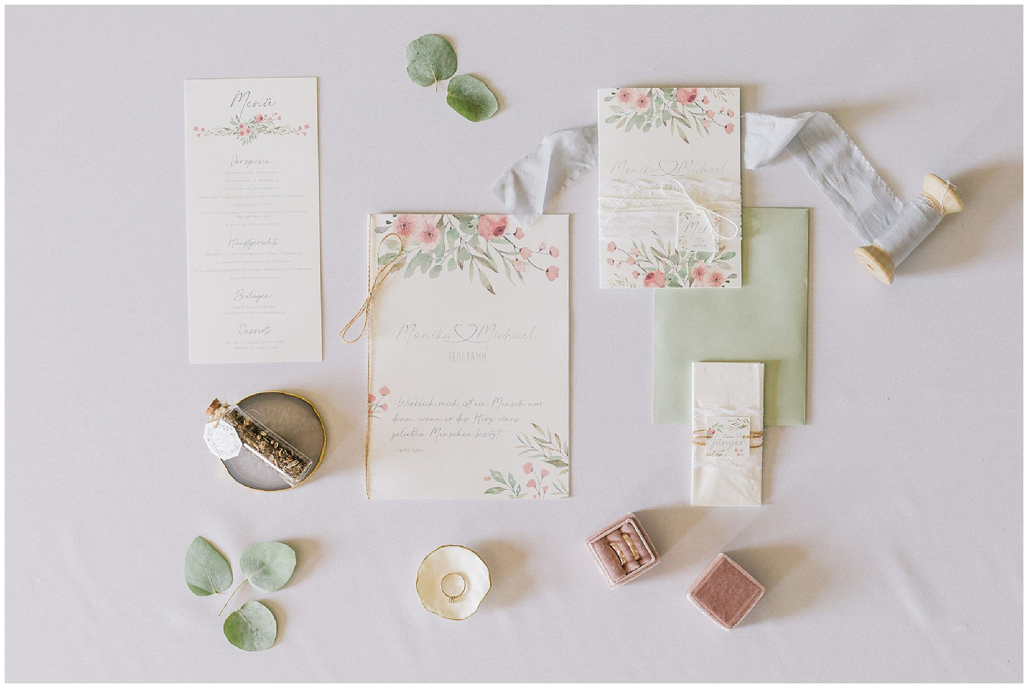 flatlay fine art Hochzeitsfotografie hochzeitsfotograf Engelskirchen industrial chic hochzeit fine art wedding Galerie Hammerwerk jane weber
