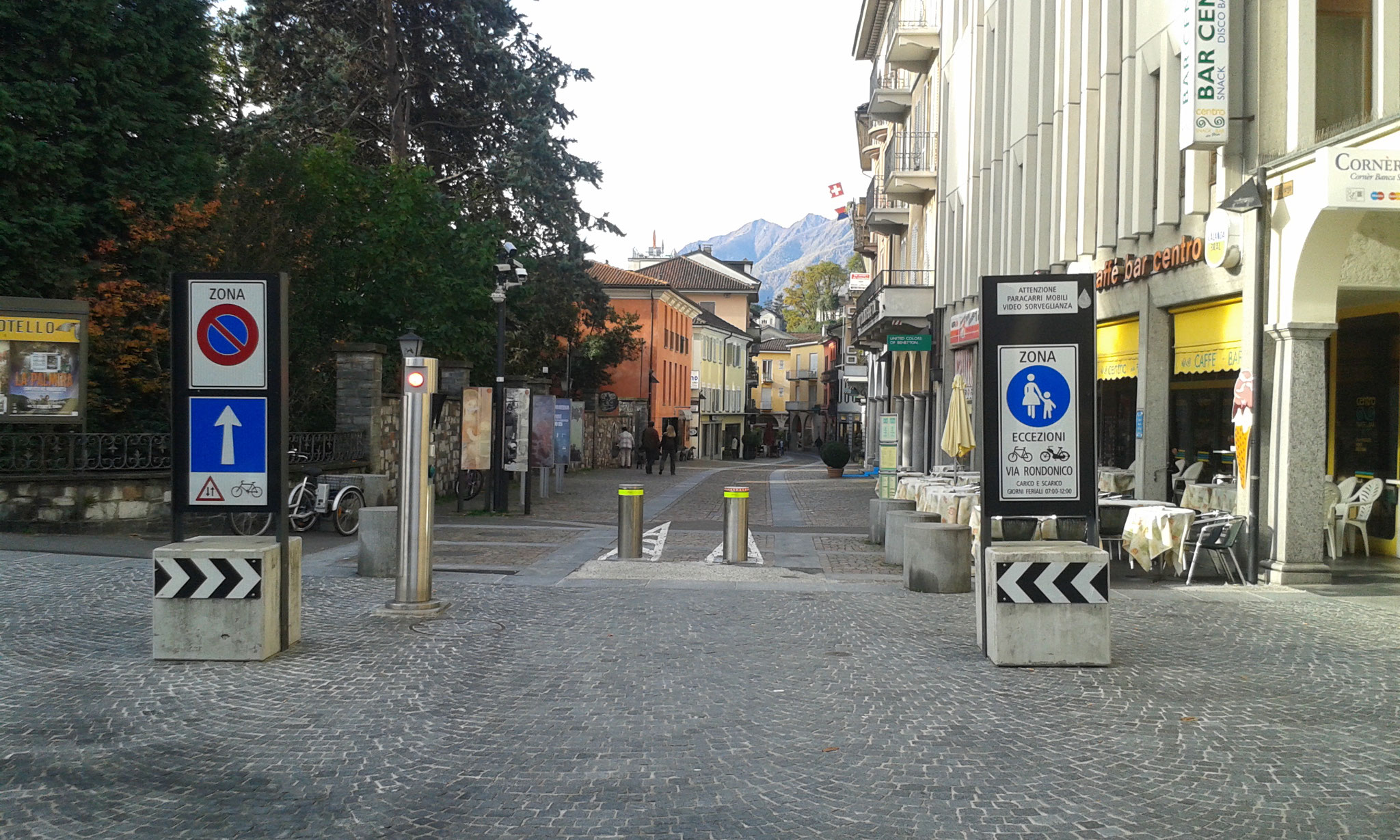Einfahrt in die Fussgängerzone, für Anwohner erlaubt (nur Einfahrt, Ausfahrt via Seepromenade)