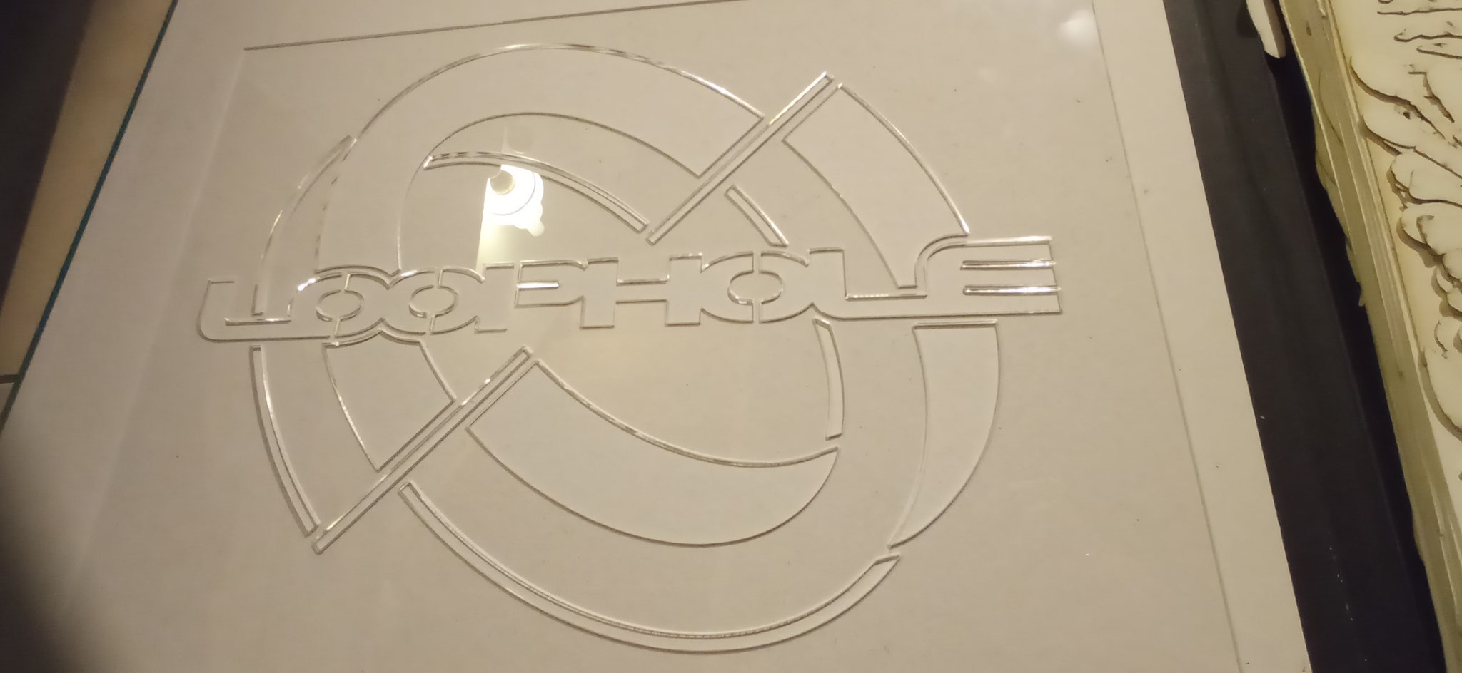 pochoir-transparent-sur-mesure-avec-votre-logo.jpg