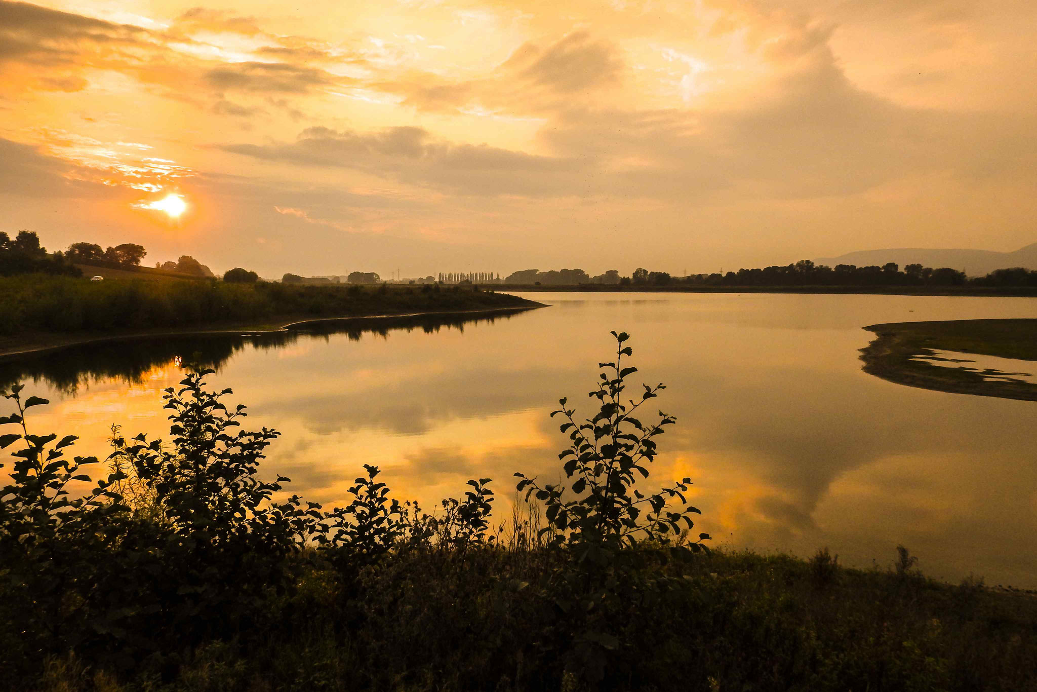 Auch den Sonnenuntergang kann man von der Beobachtungshütte aus gut sehen.