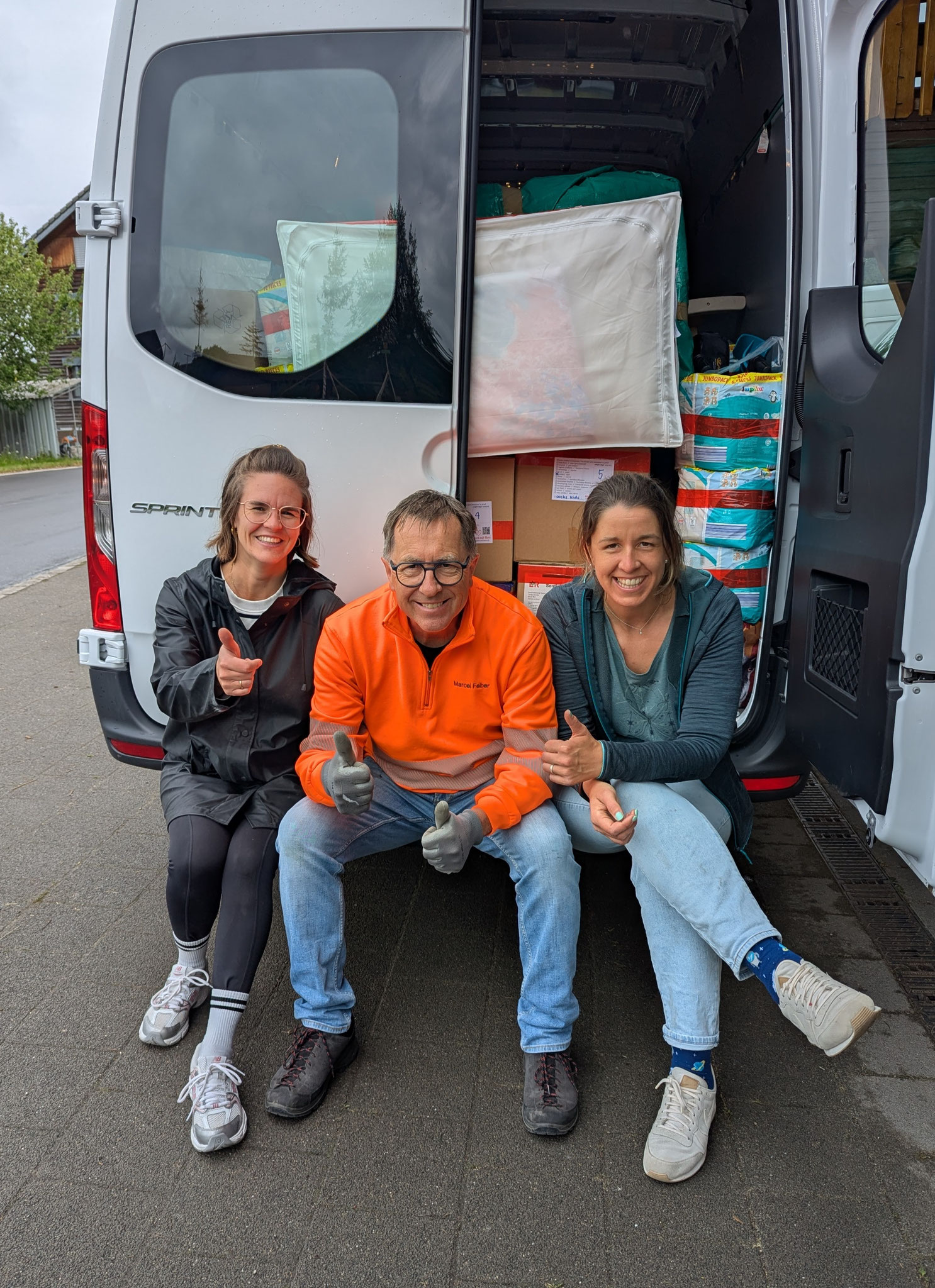 Das Ladeteam bestand dieses Mal aus Corinne, Marcel und Antonia.