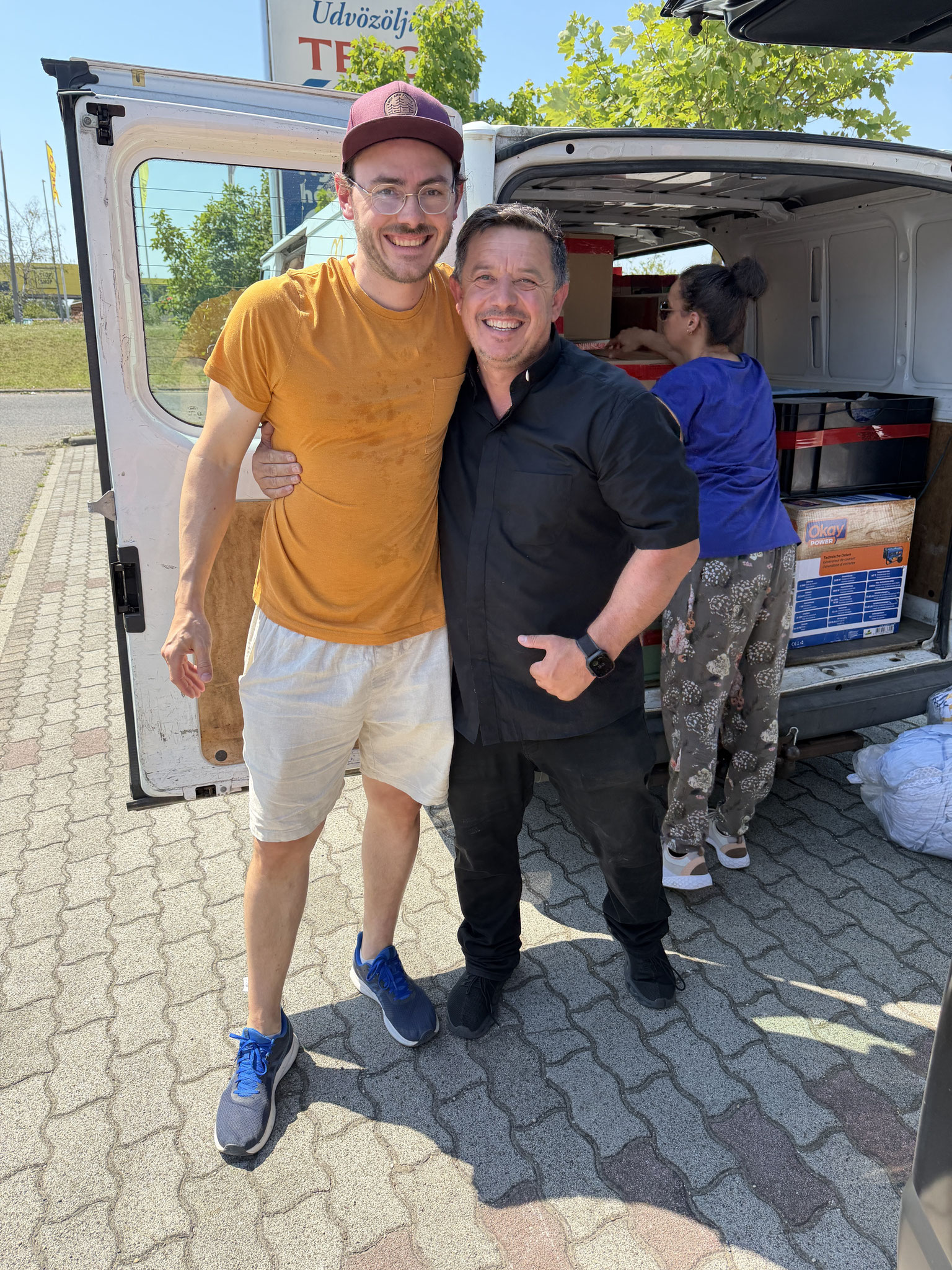 Am Freitagvormittag wurde umgeladen. (Nicht nur) Sergiy freut sich über das Wiedersehen!