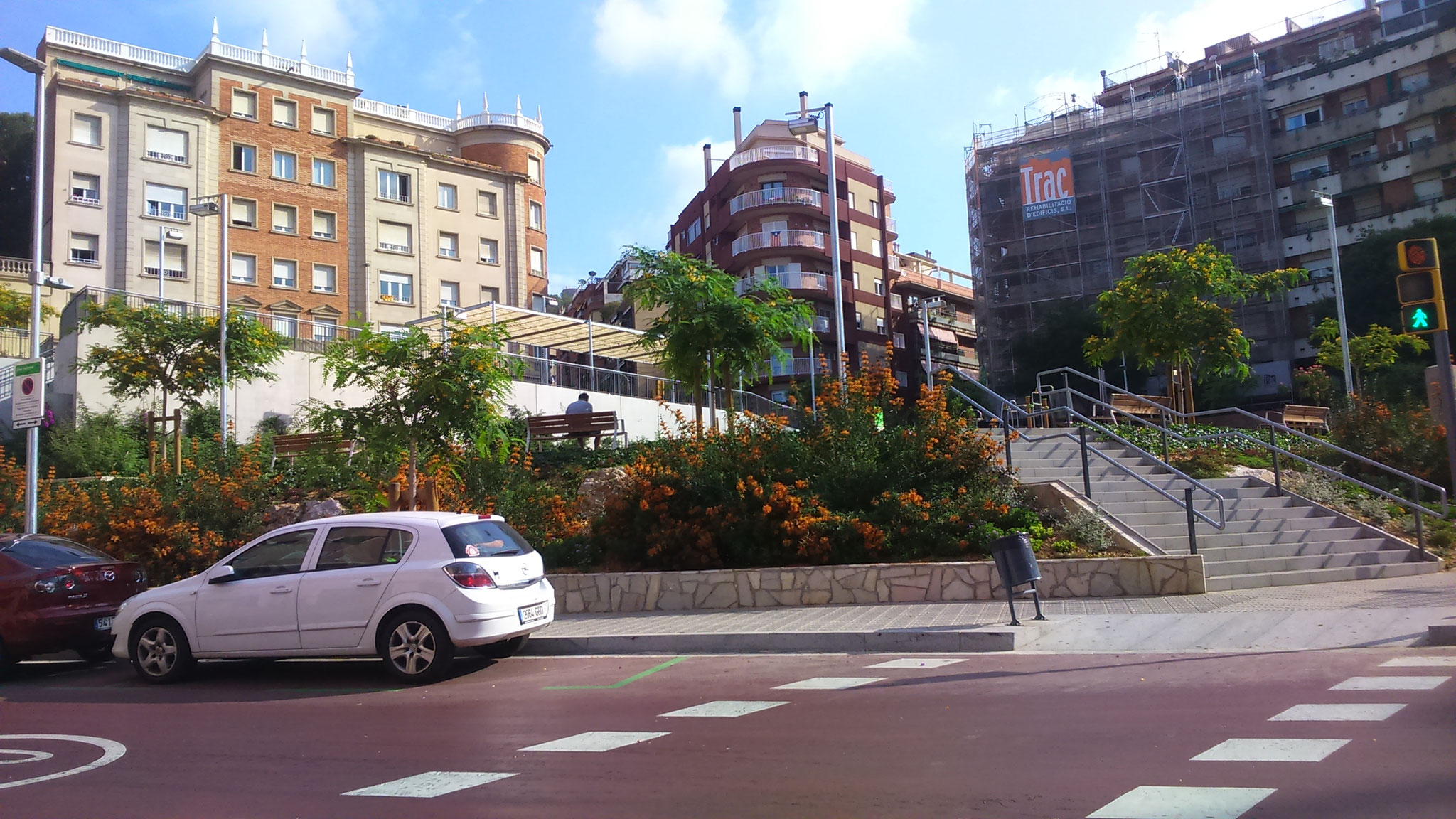 Comença l’aventura: la plaça Sanllehy