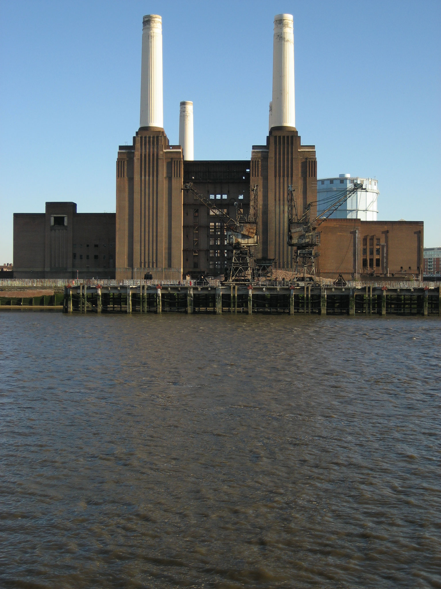 Battersea power station, London | All rights reserved| © Copyright Ufficiale