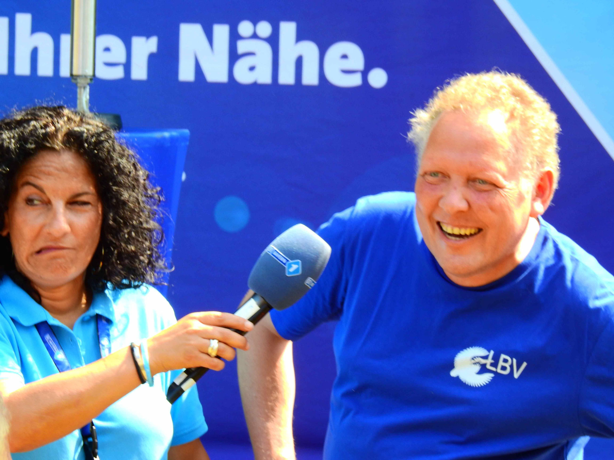 Roland Mayer hat sichtbar Spaß - nicht nur beim Pizzabacken