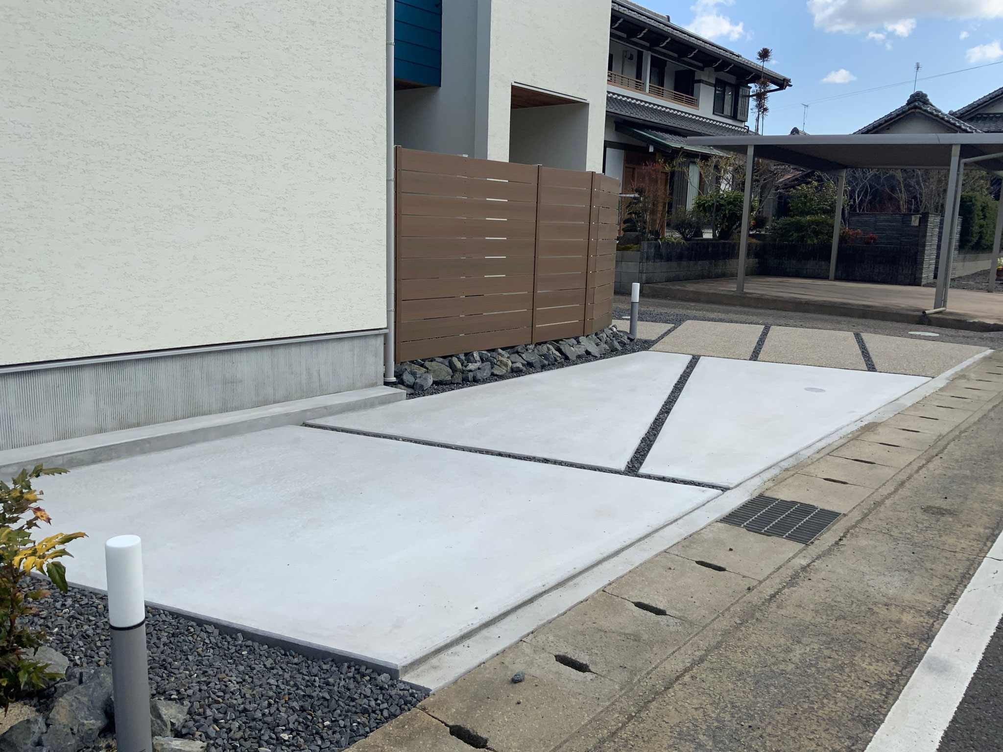 斜めの目地がアクセントな駐車場 株式会社エクセル 造園 外構 のｗｅｂサイト