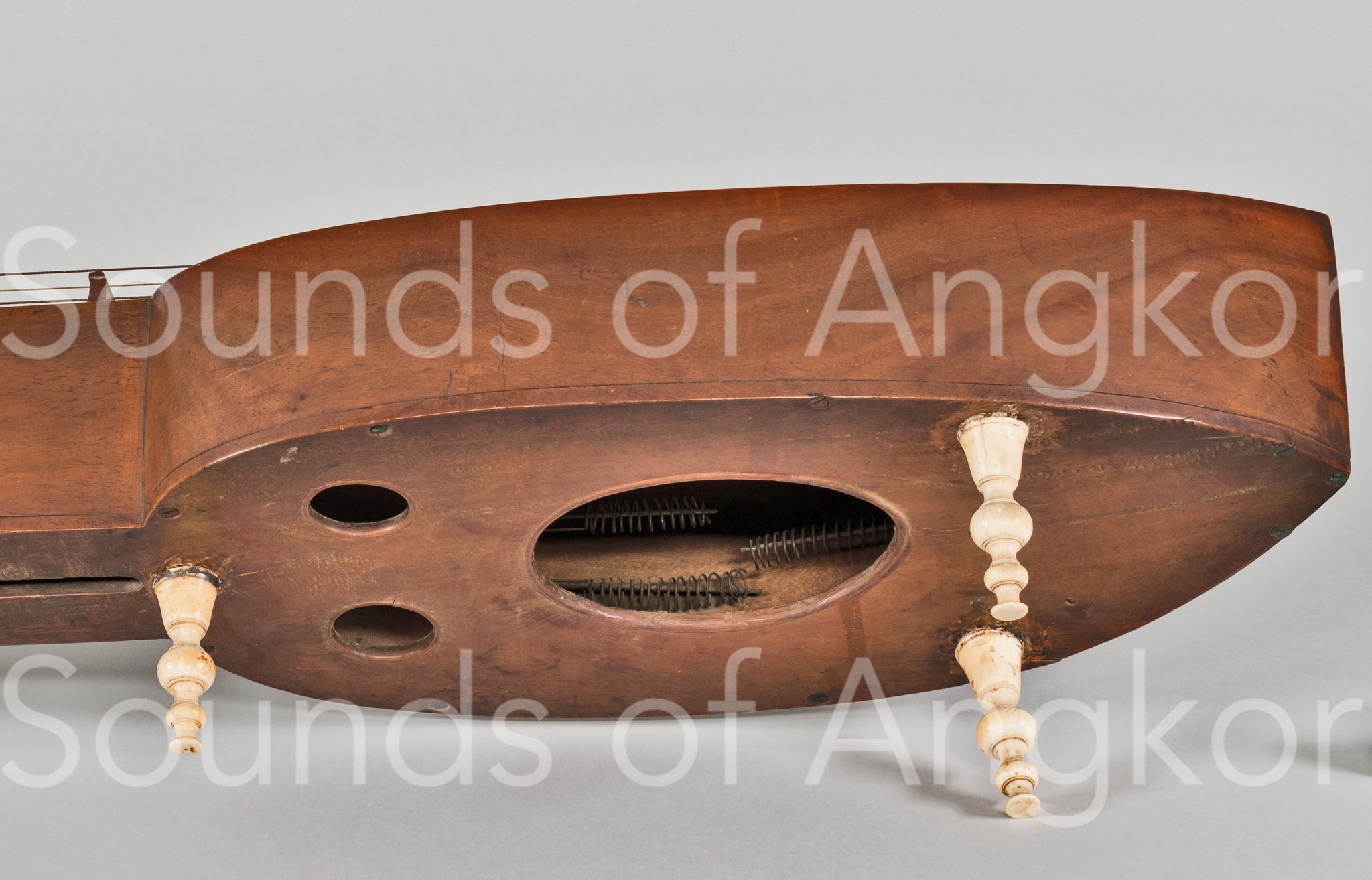 Vue des ressorts. Photo courtoisie Musical Instrument Museum, Phoenix, AZ.