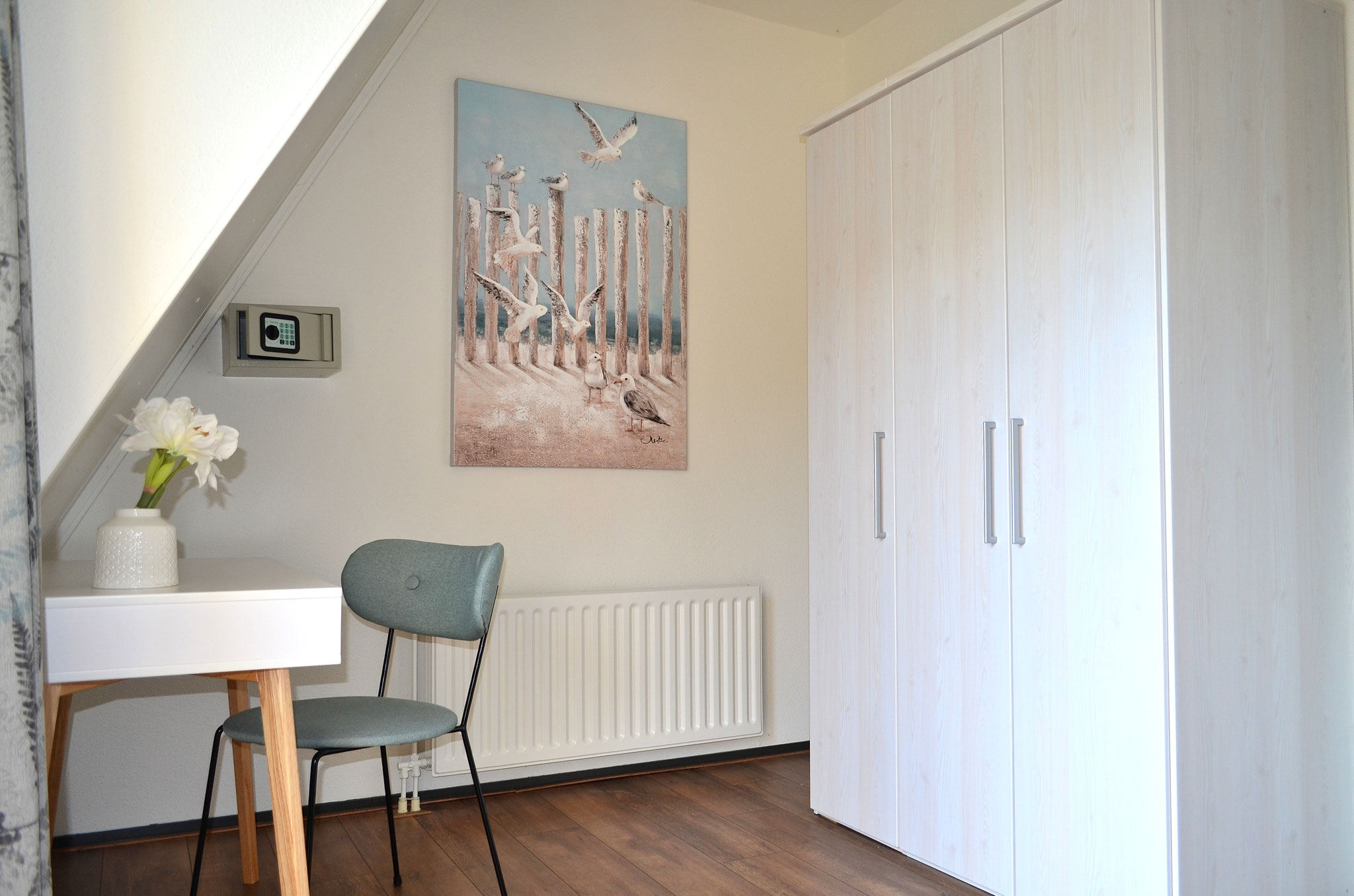 Schlafzimmer 1 mit elektr. Rolladen