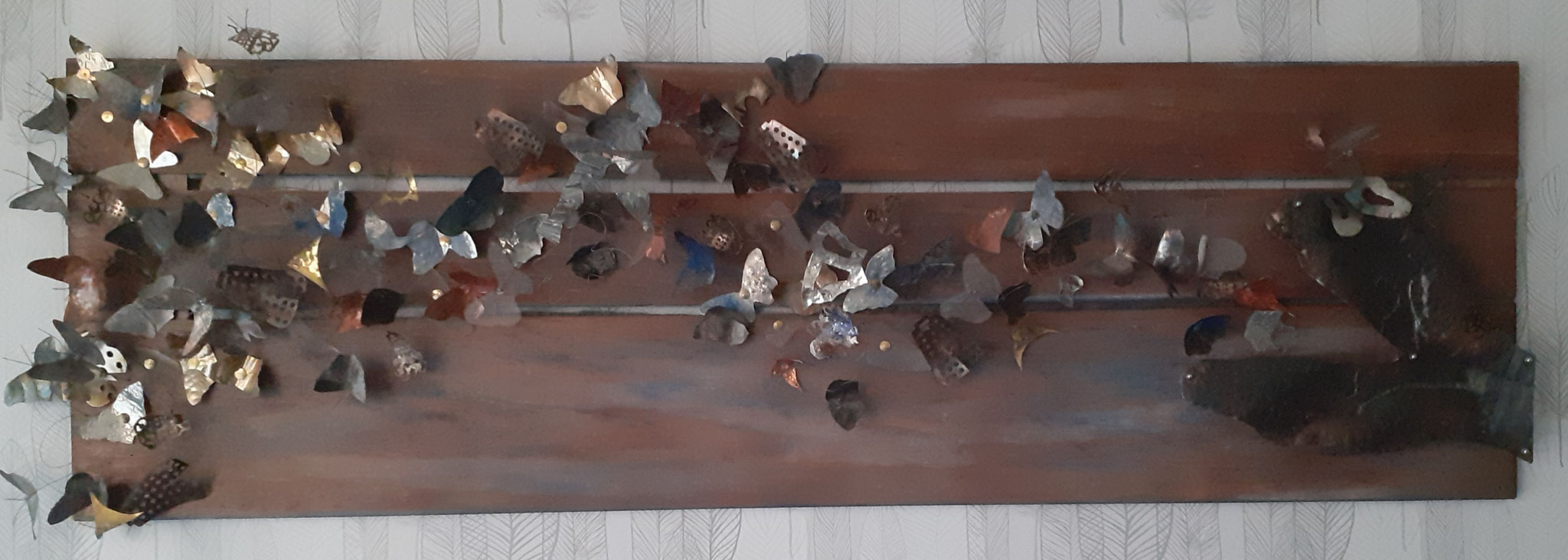 335 "Vrijheid"  Wandobject Hout en diverse metalen. maat: 120x40 cm.