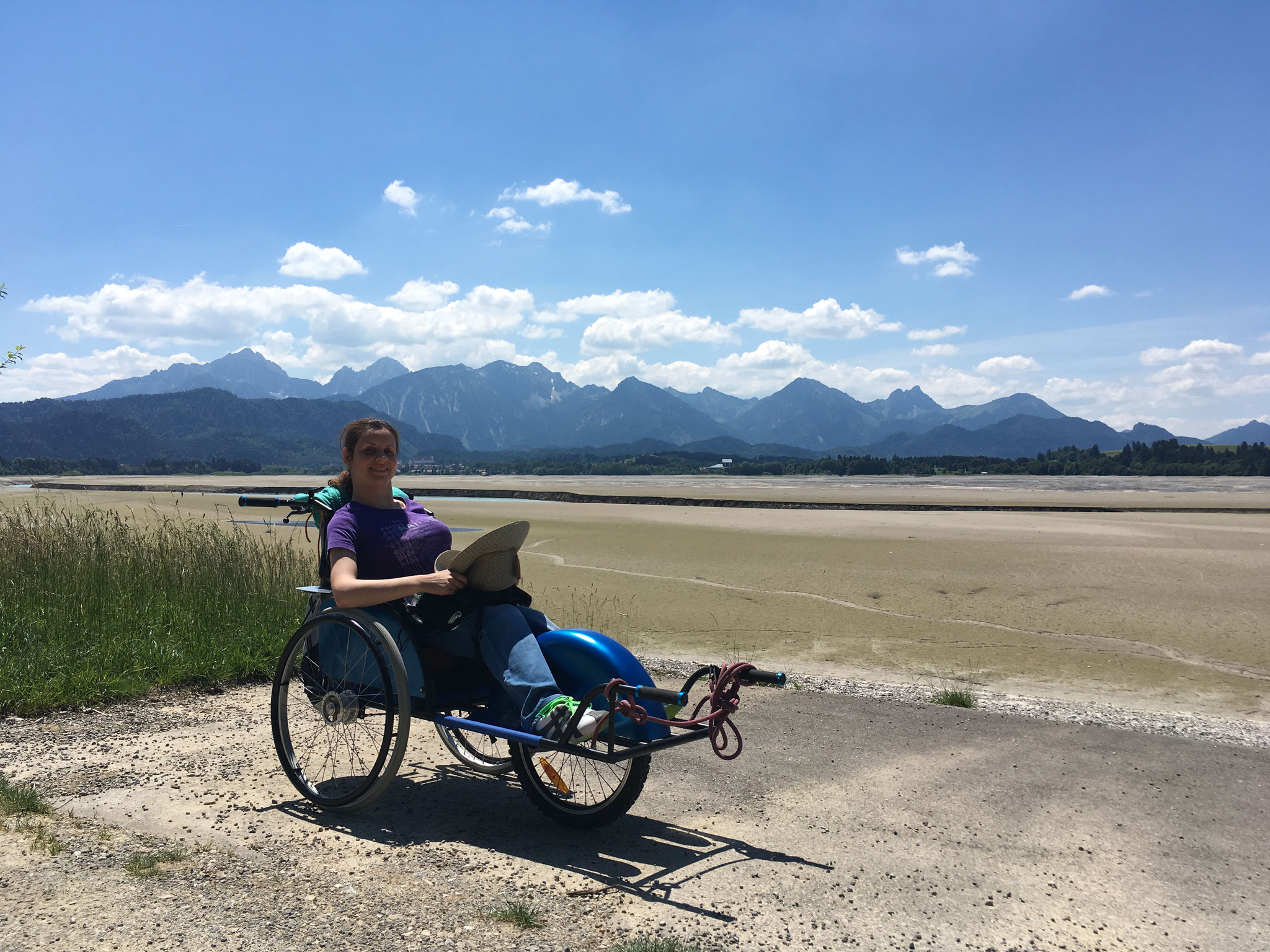 Der leere Forggensee mit Panorama