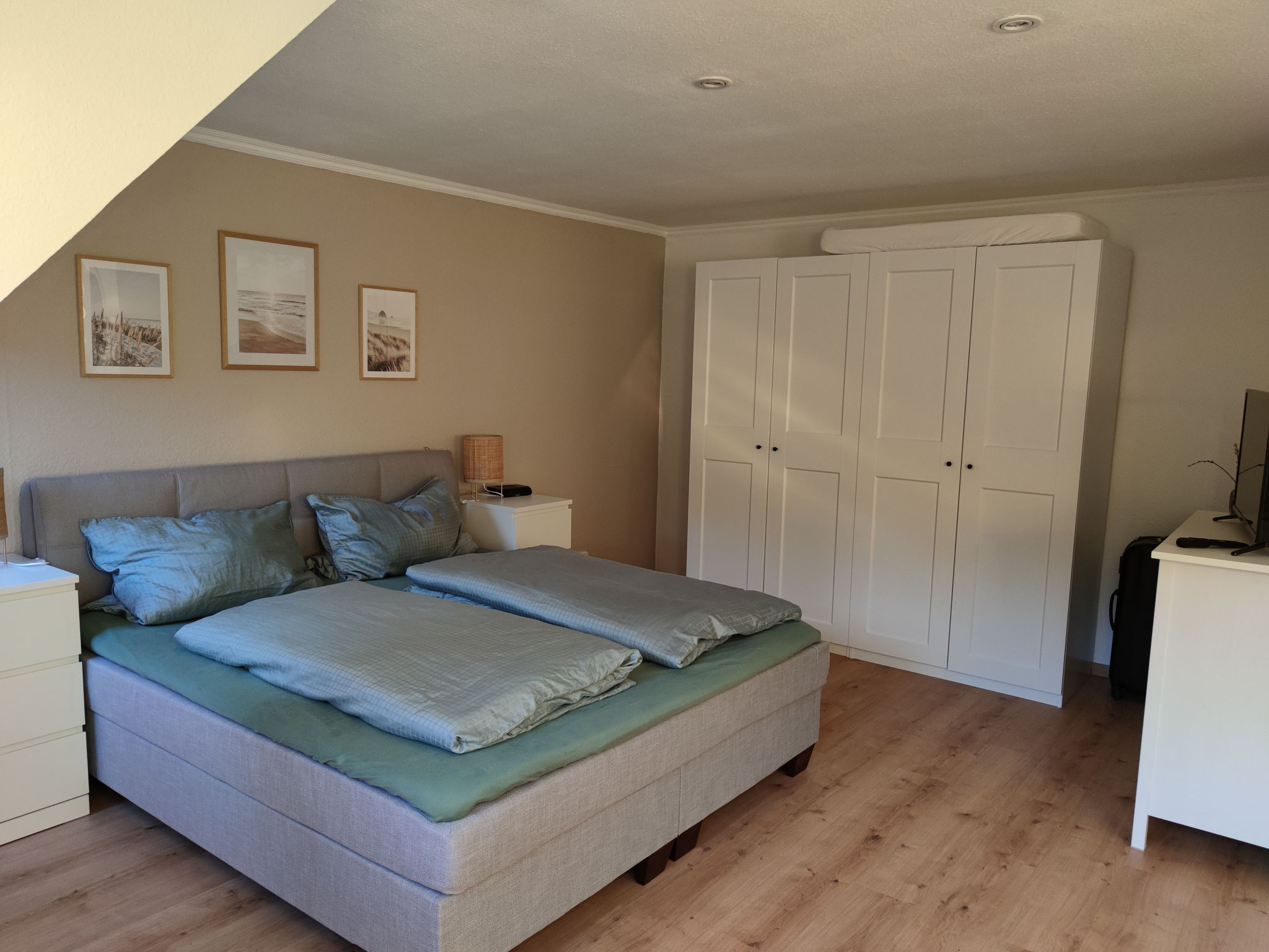 Schlafzimmer mit Boxspringbett 180x200