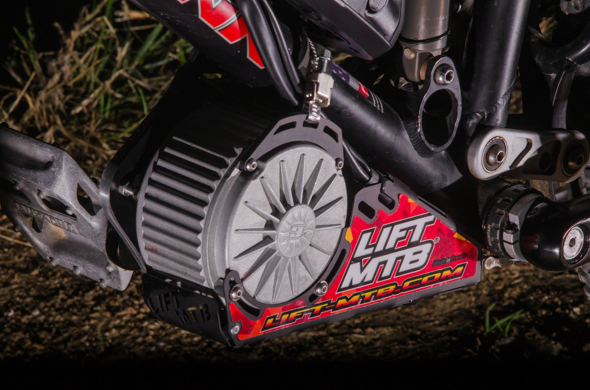 Kit moteur électrique pour VTT. Moteur électrique pédalier puissant