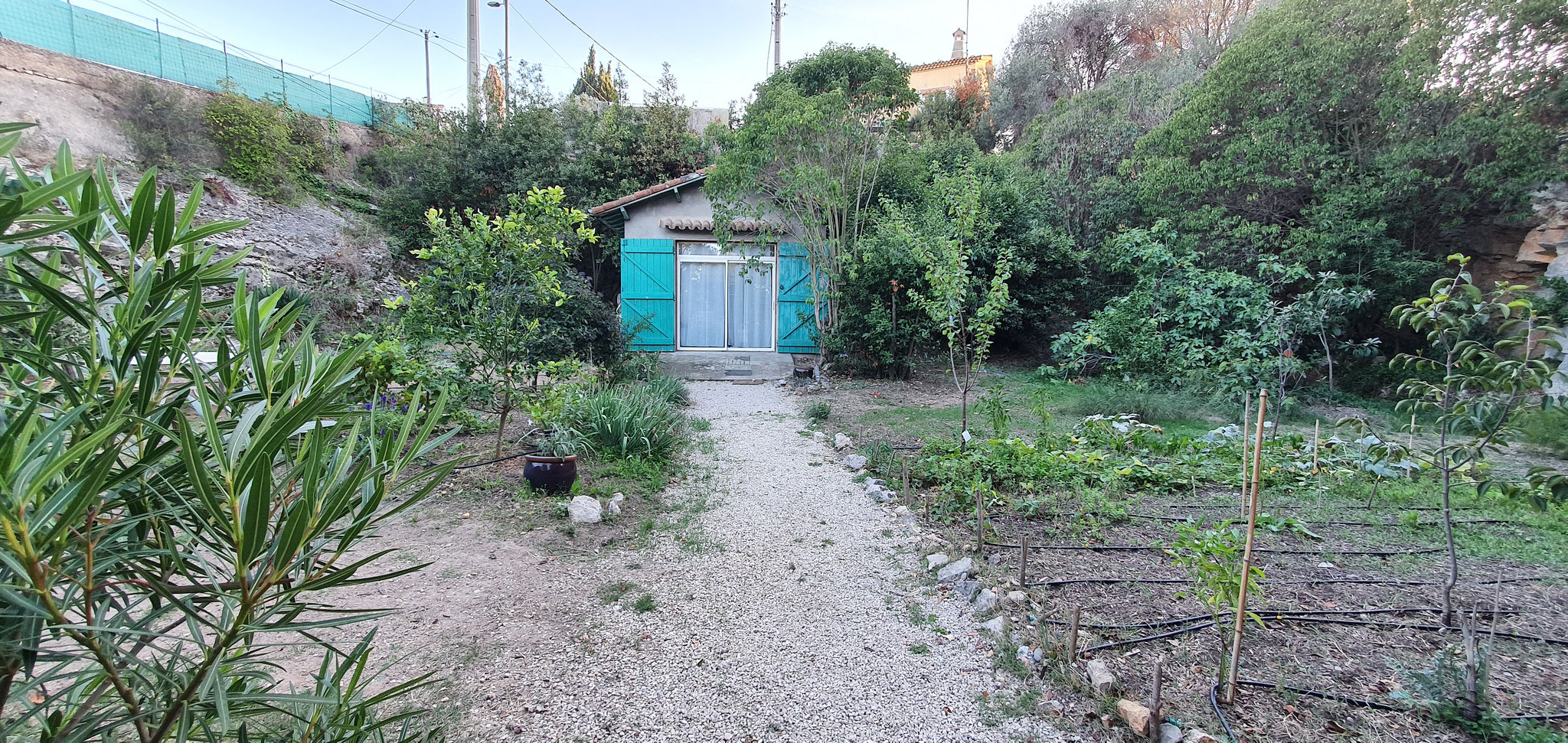 Le cabinet au fond du jardin