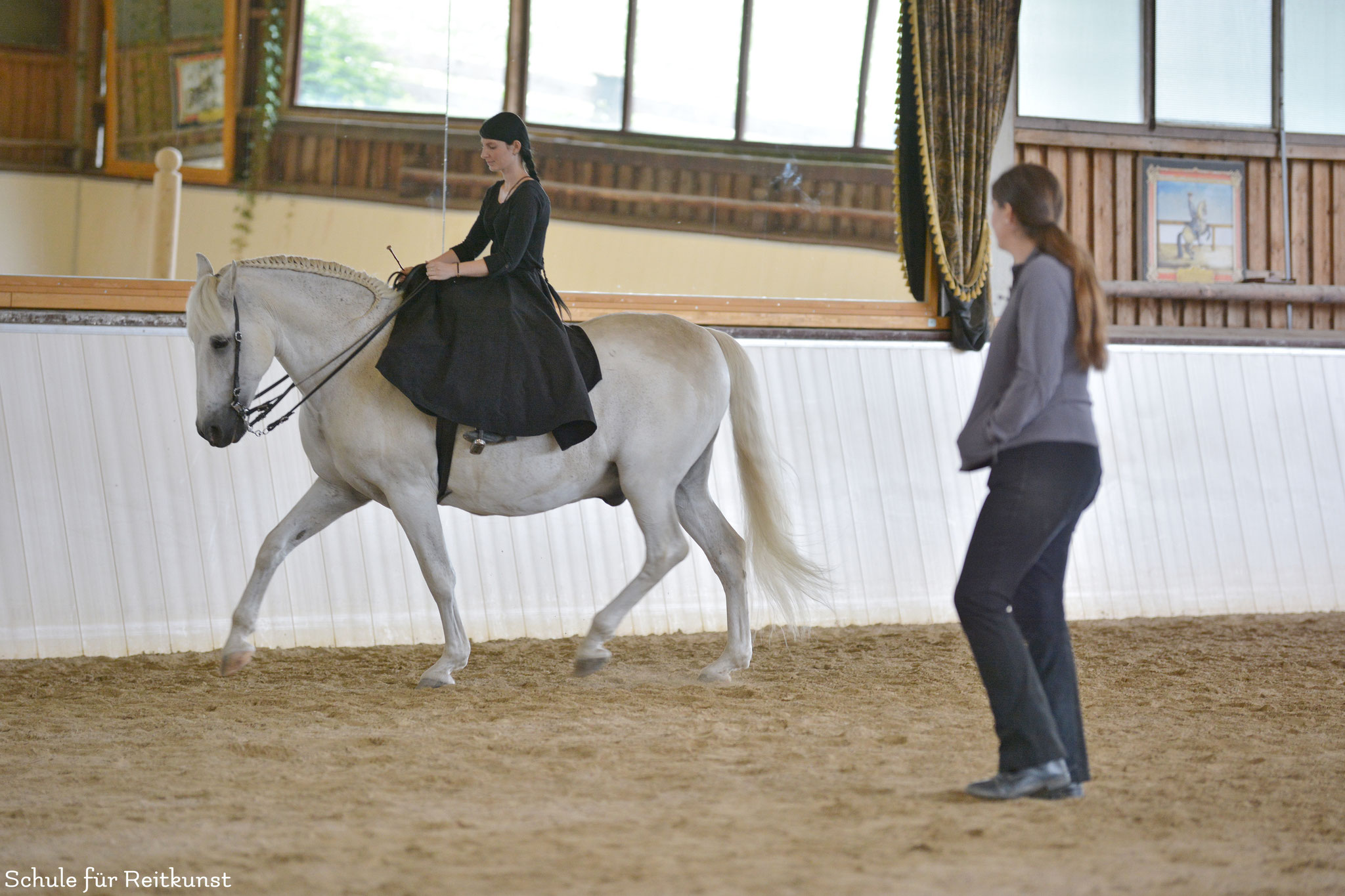 Training im Damensattel mit Tatjana Früh