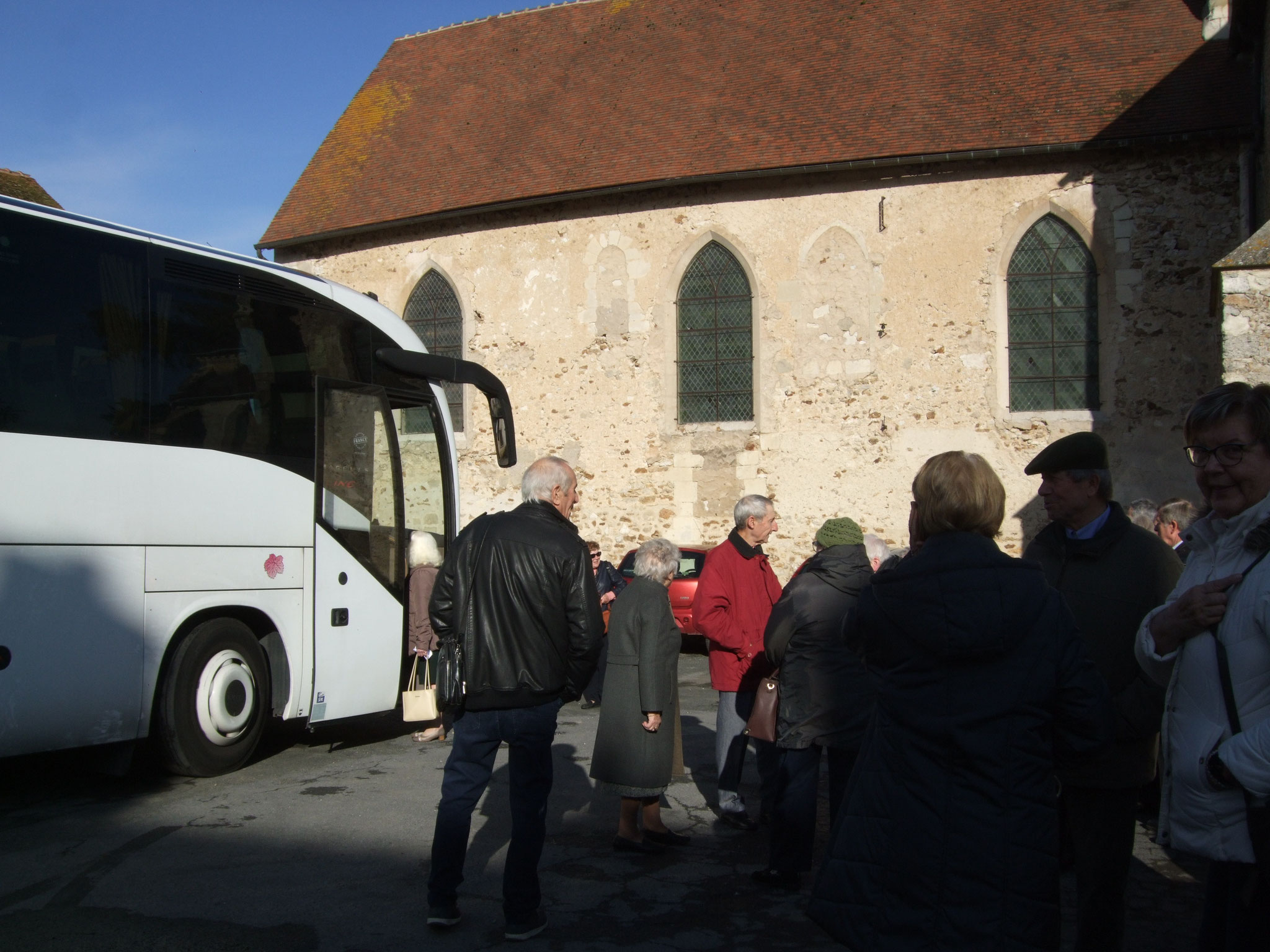 Le car est arrivé place de l'Église
