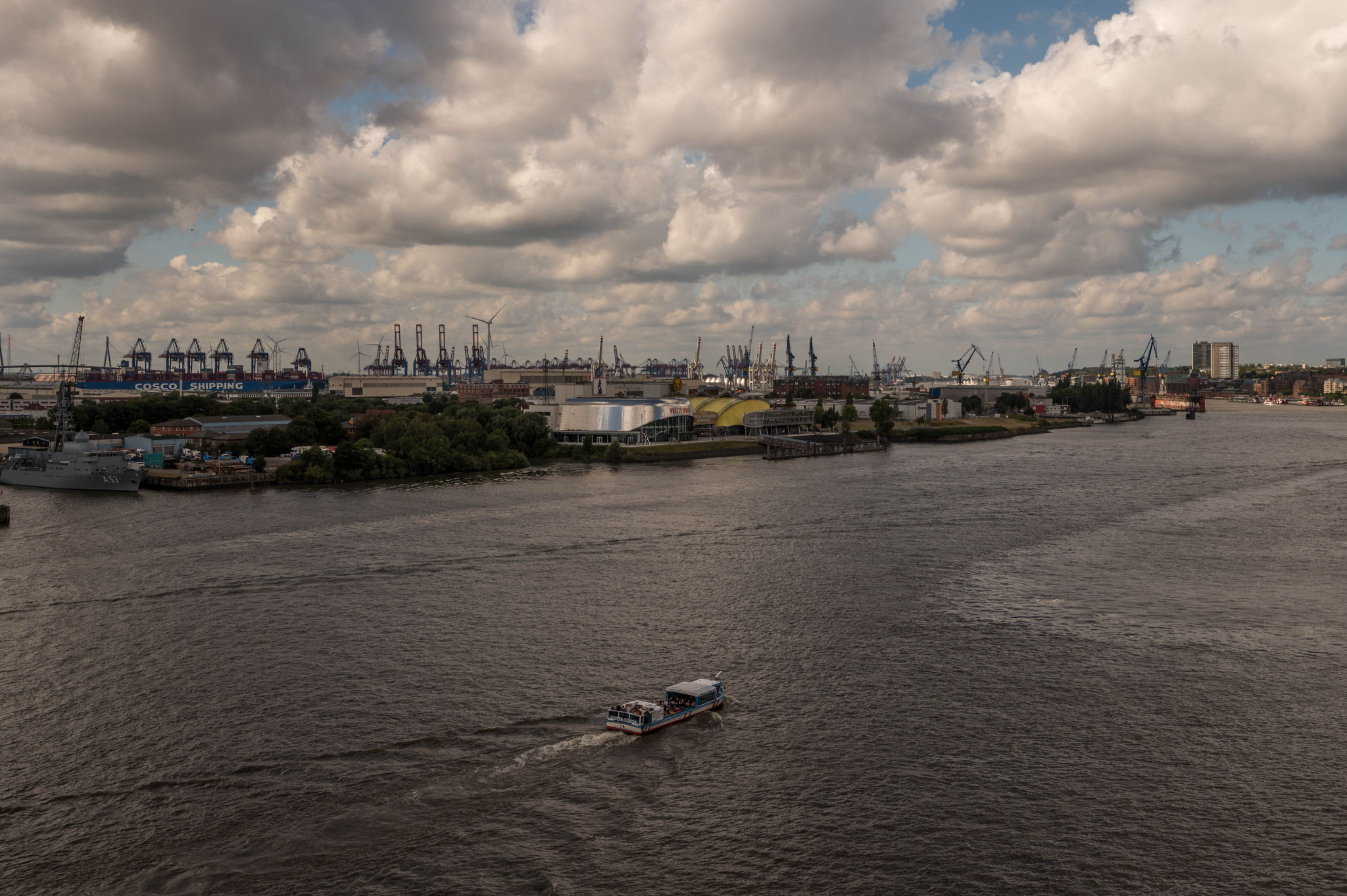 der weitläufige Hafen