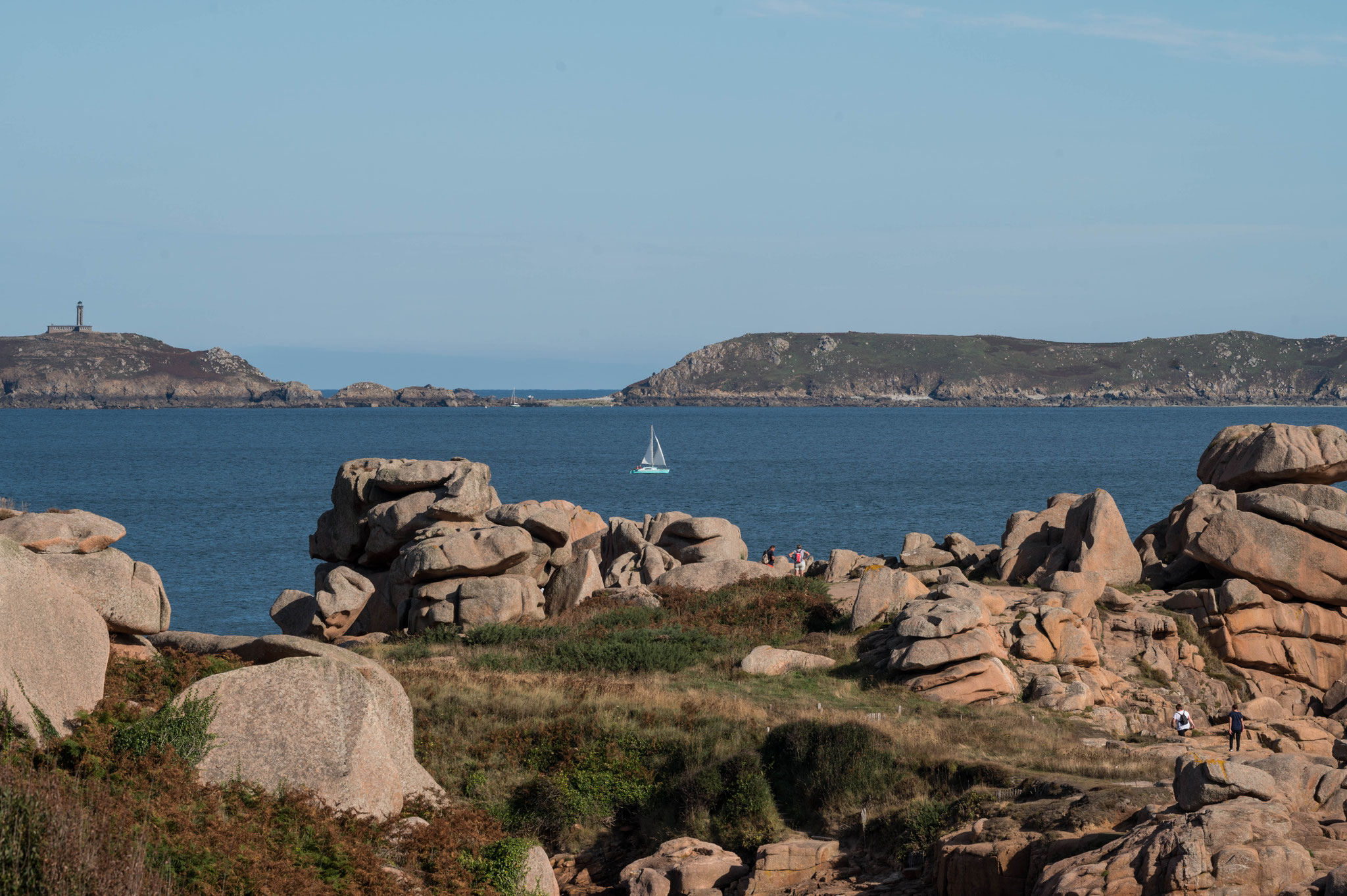 im Hintergrund die Sept Iles