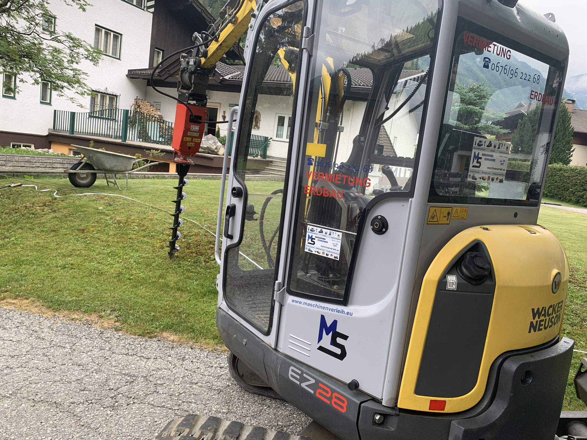 Minibagger EZ 28 mit Erdbohrer