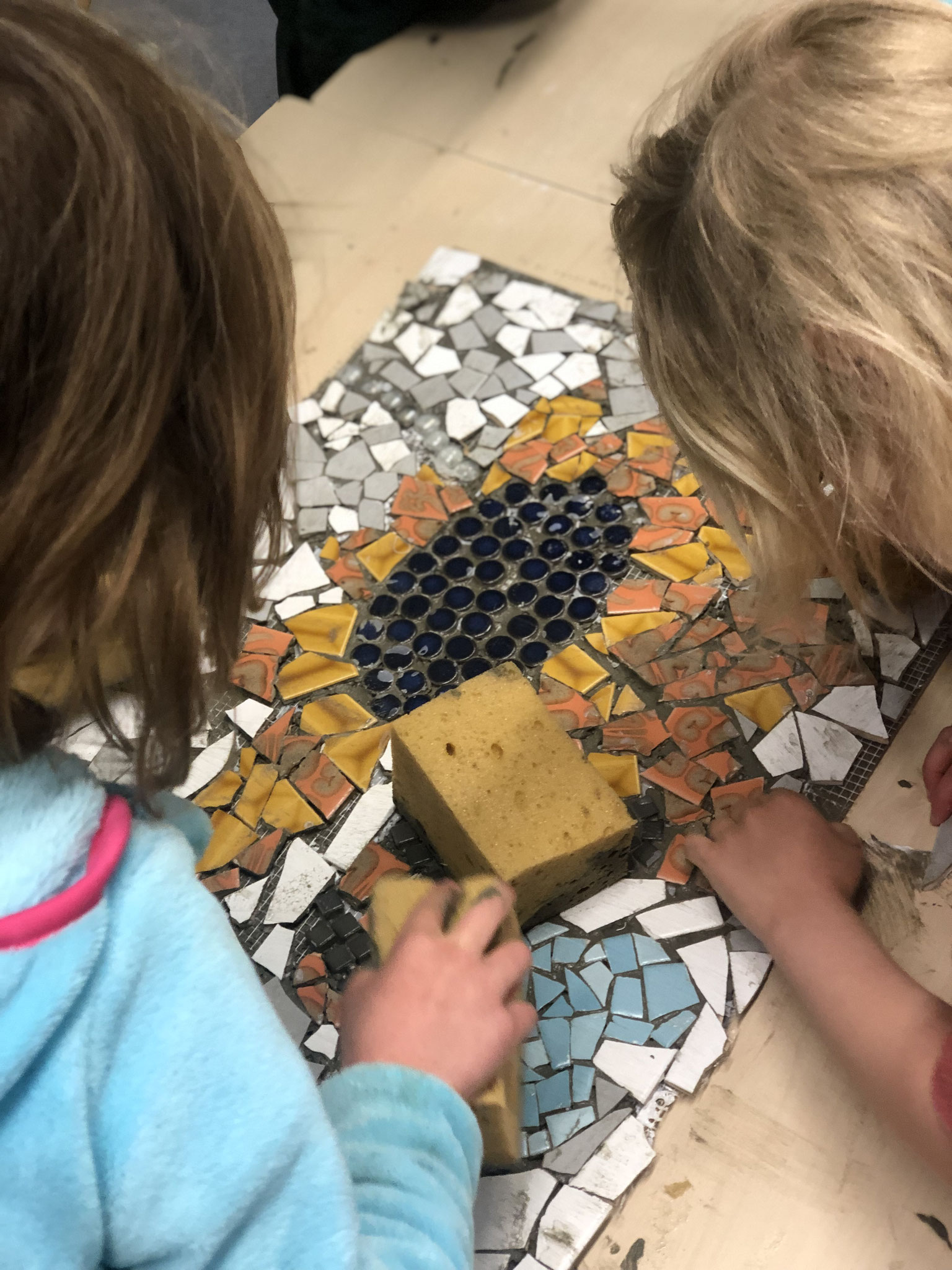 Mosaik gestalten mit Vorschulkindern