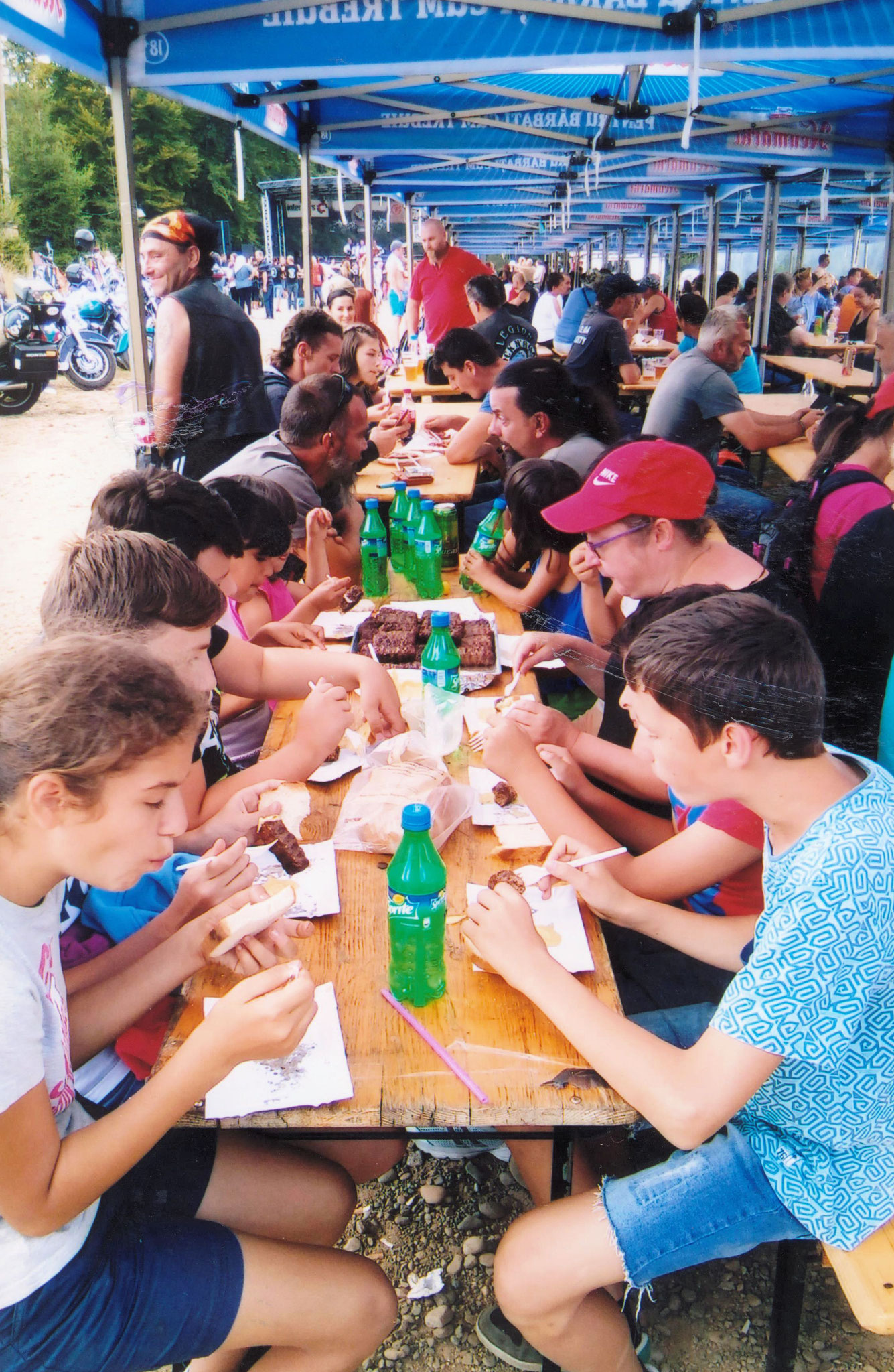 Herzhaftes Mittagessen in der nähe des Ferienlagers