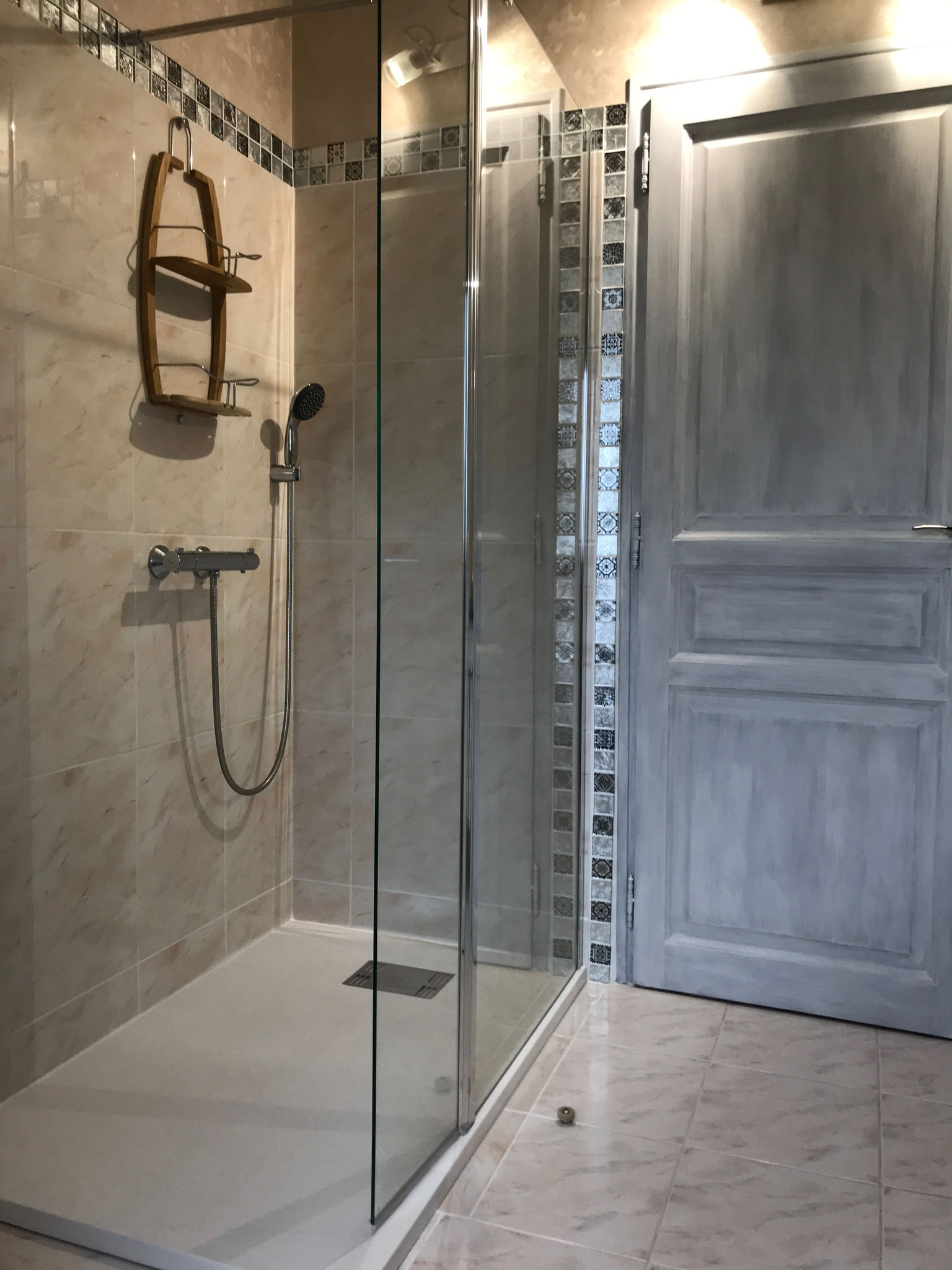 Douche, lavabo, wc, sèche cheveux