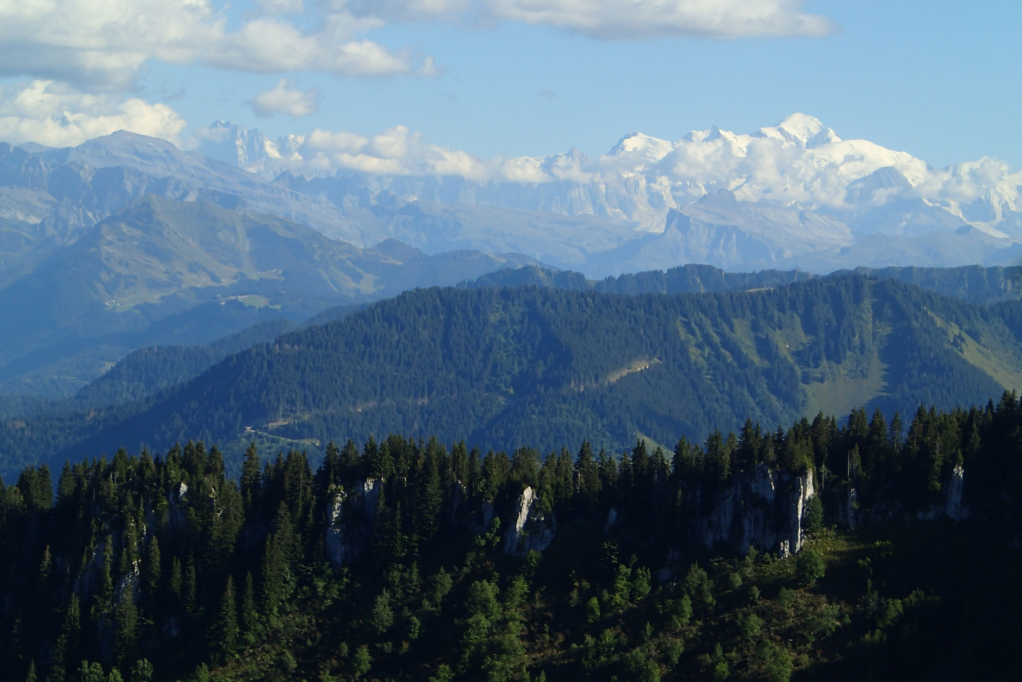 Depuis les arêtes, vue sur le Mt-Blanc