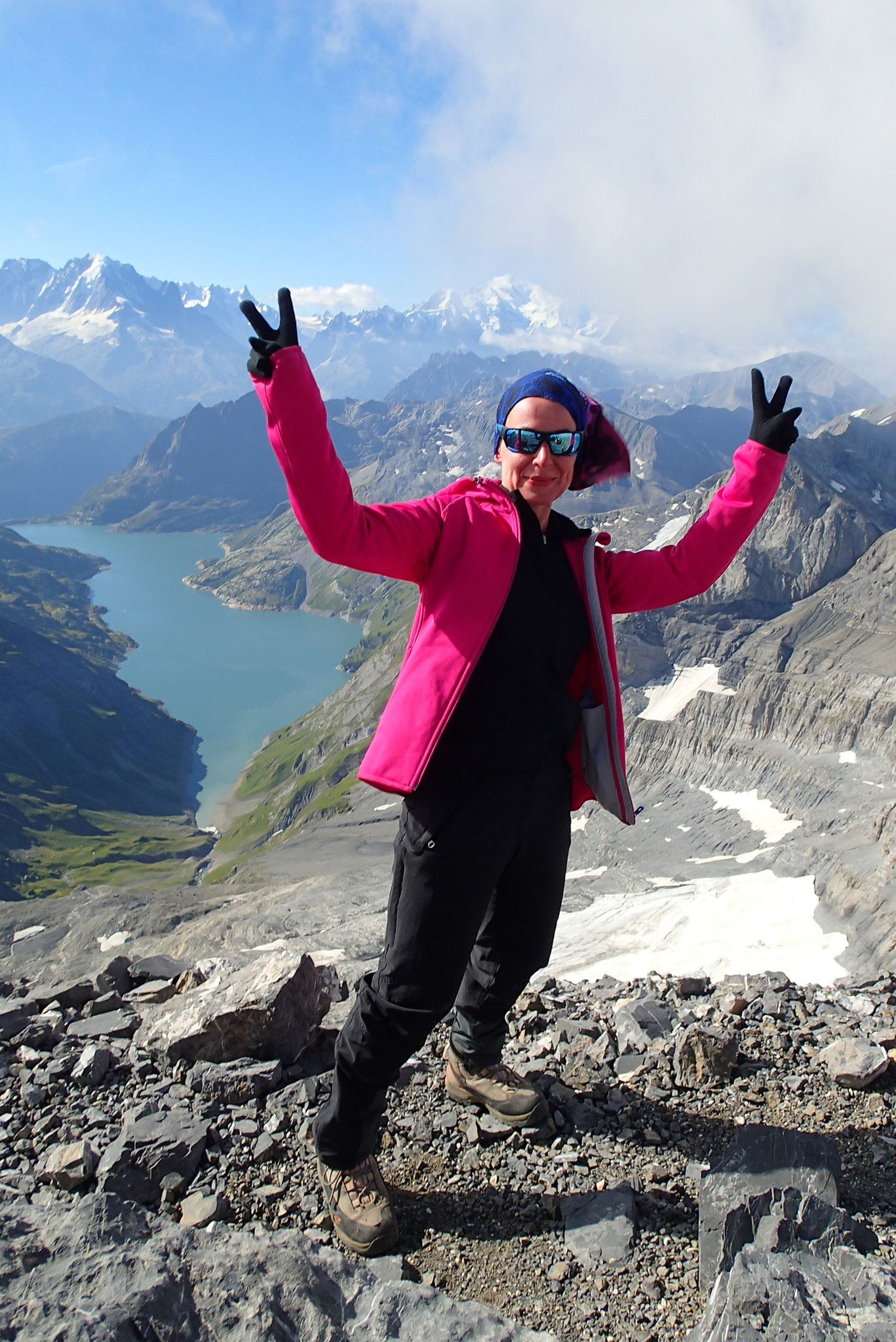 Sommet avec vue Emosson et Massif du Mt-Blanc
