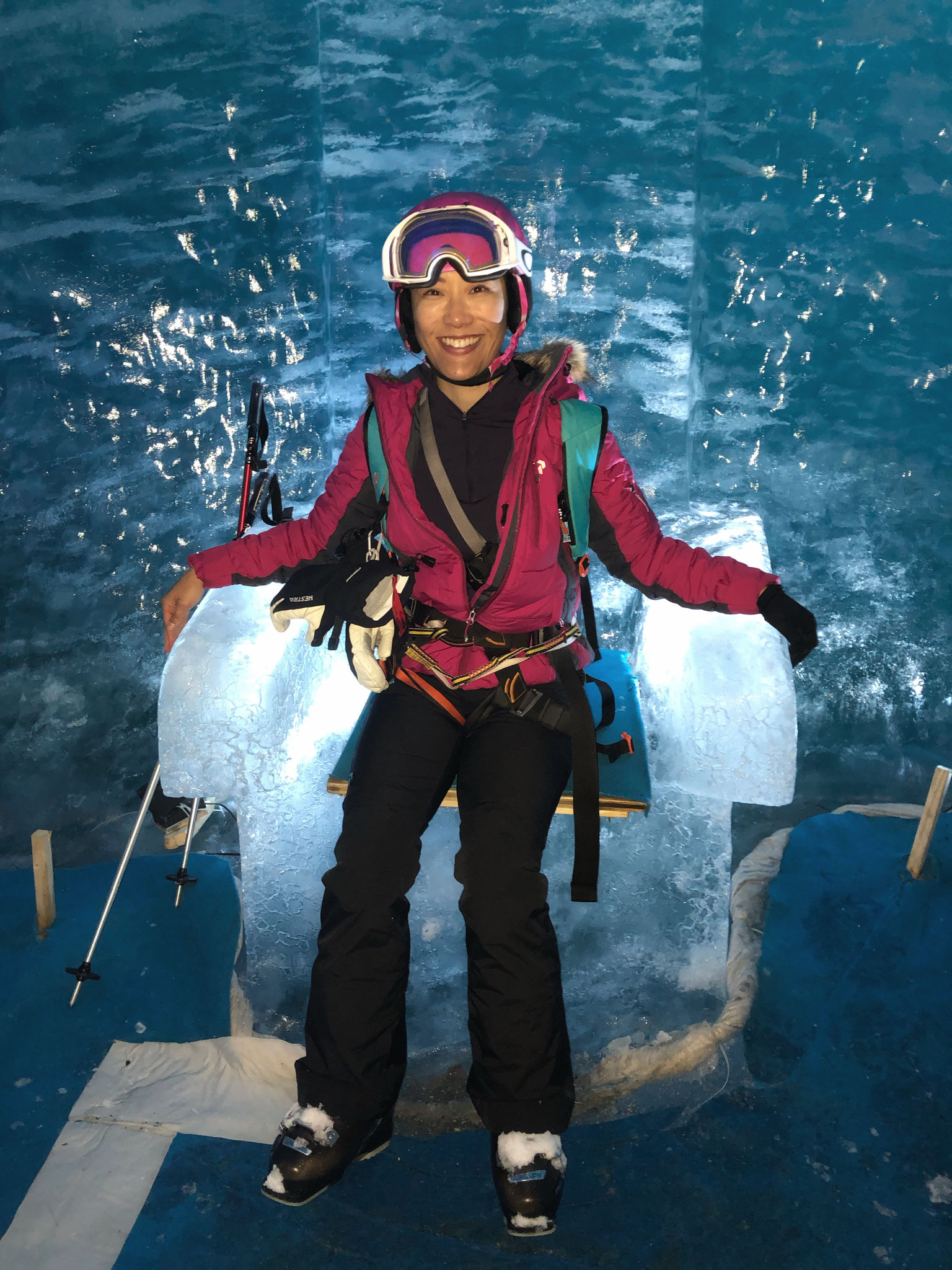 Anna de passage dans la Grotte de Glace